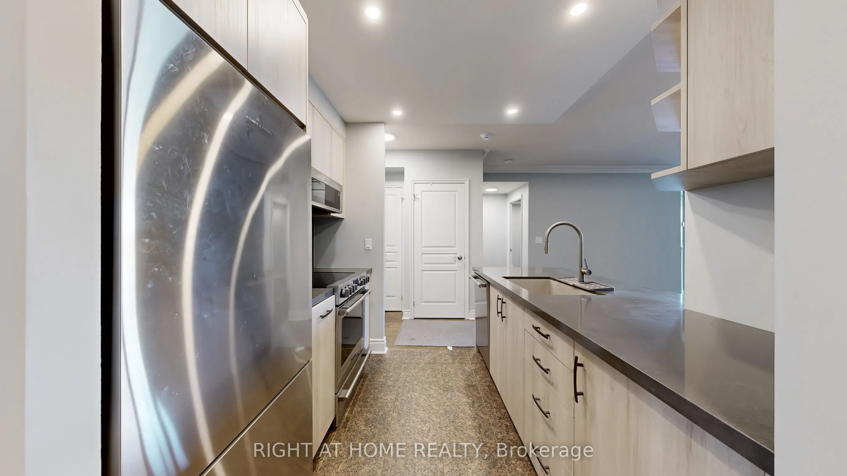 10 Delisle Avenue, #709