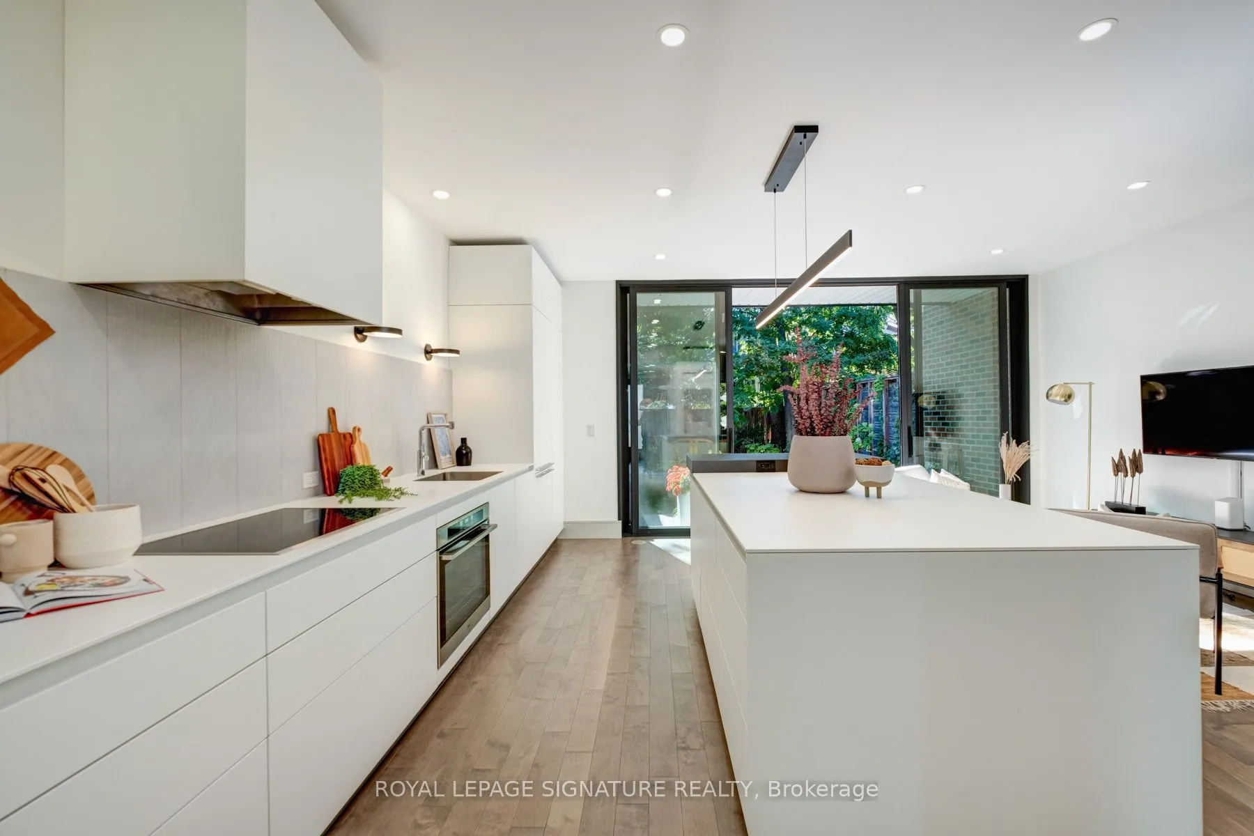 6 Macnaughton Road