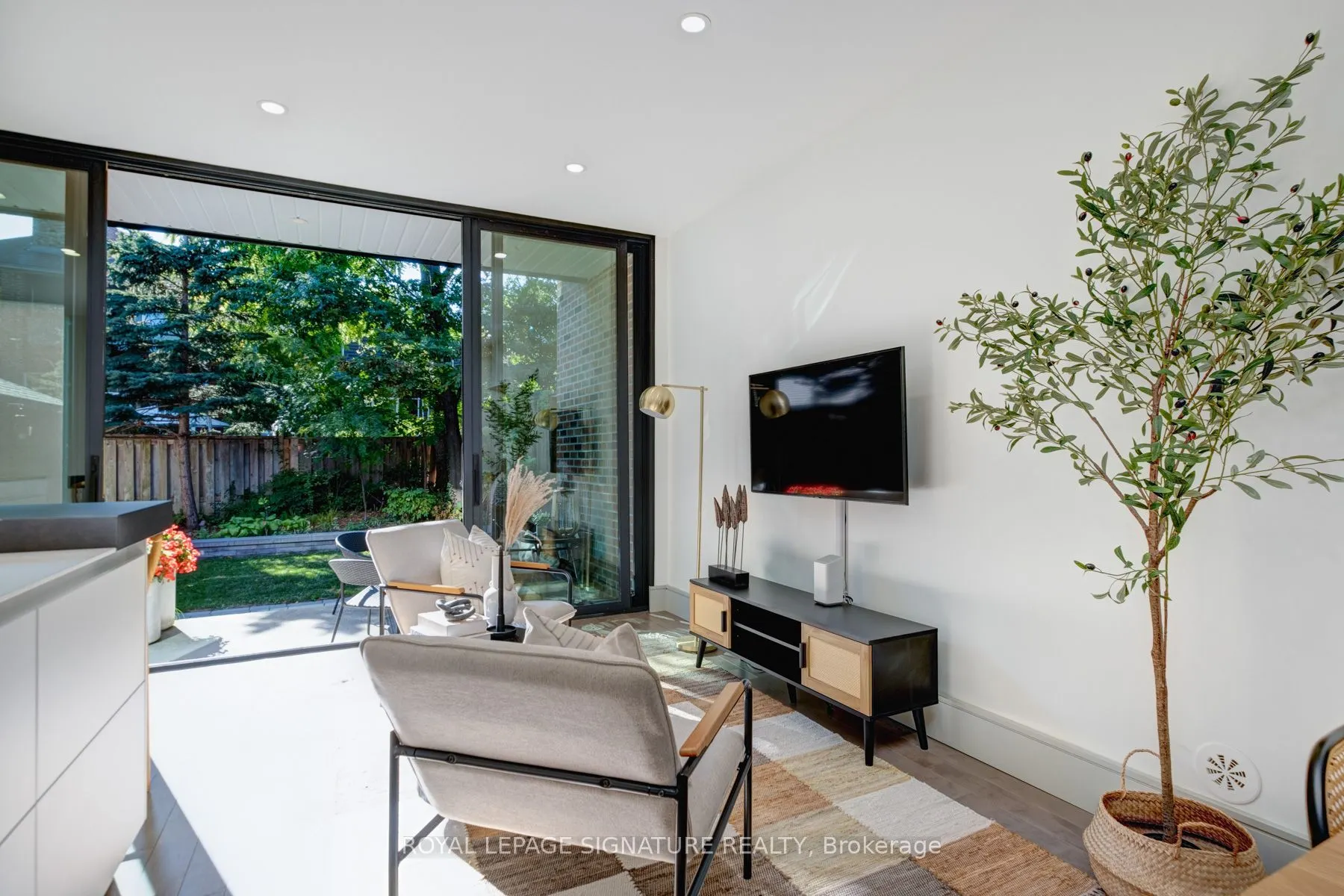 6 Macnaughton Road