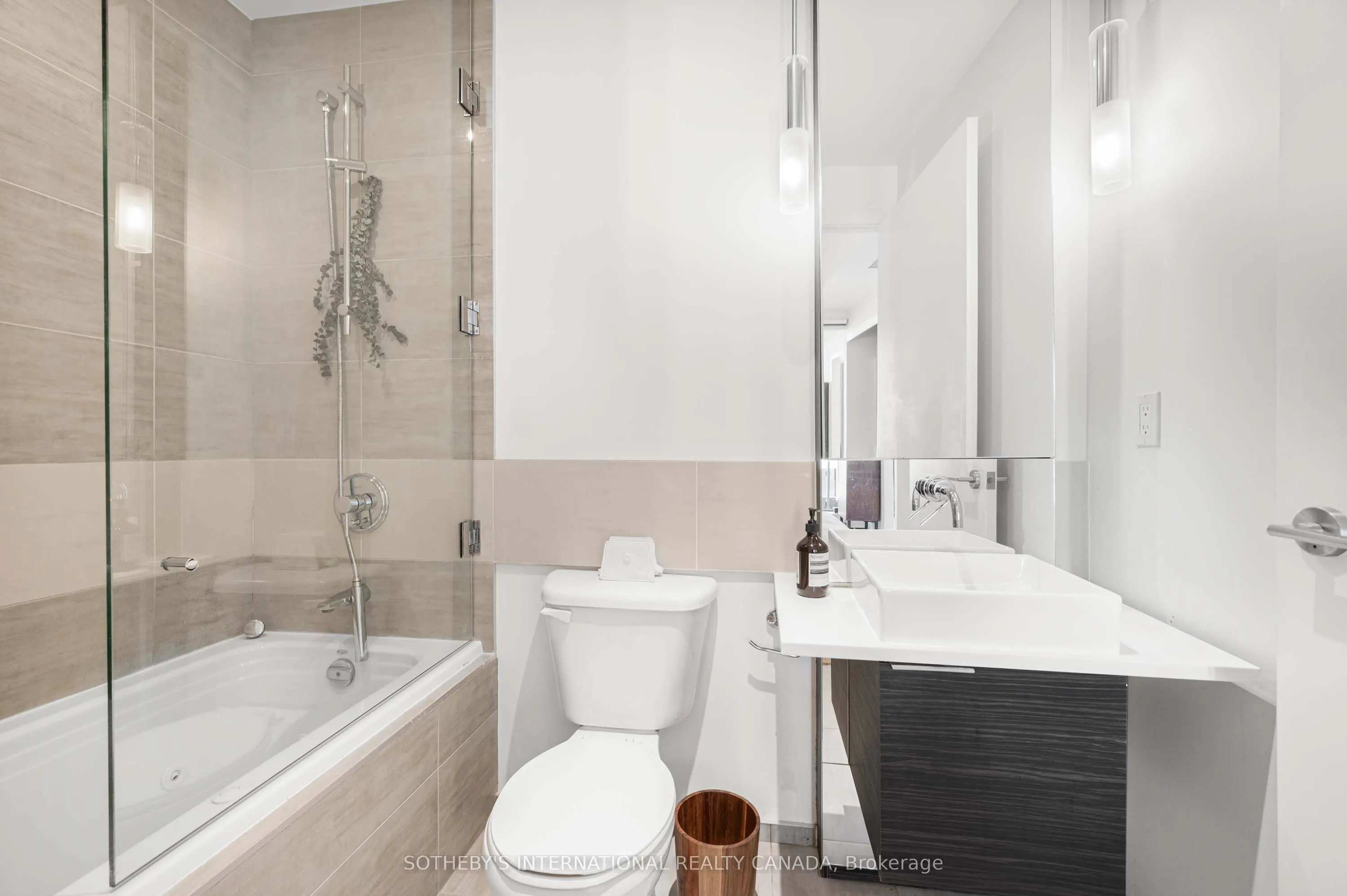 8 Charlotte Street, #1205