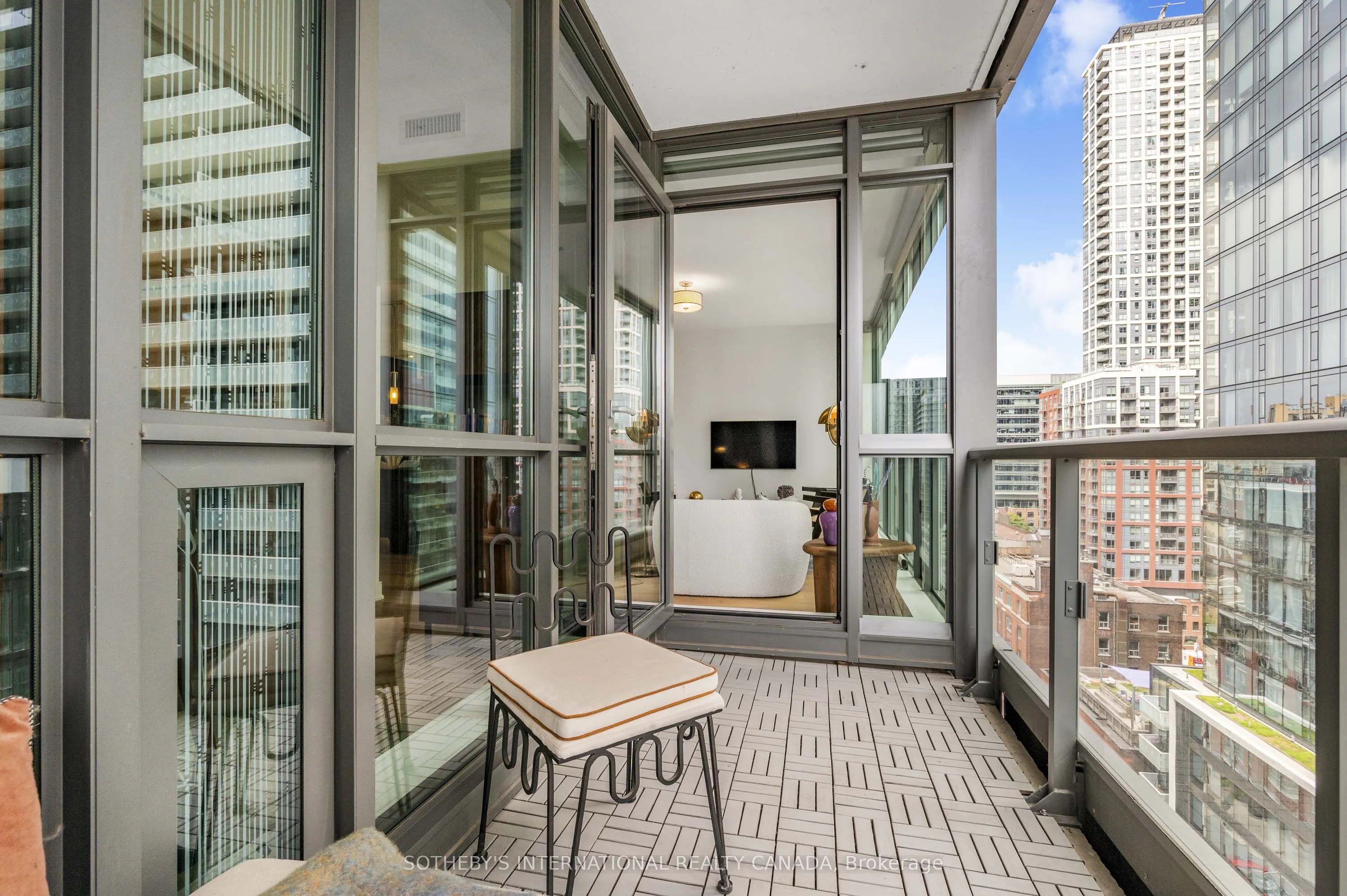 8 Charlotte Street, #1205
