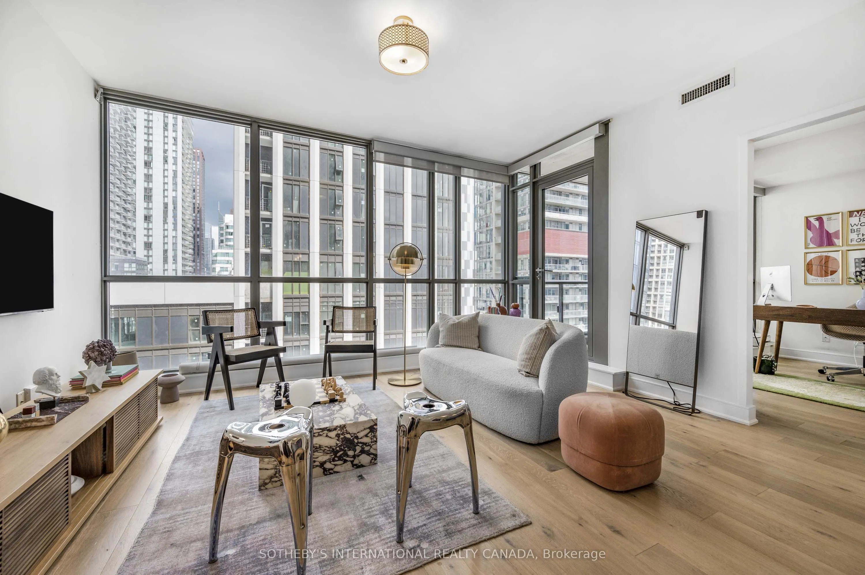 8 Charlotte Street, #1205