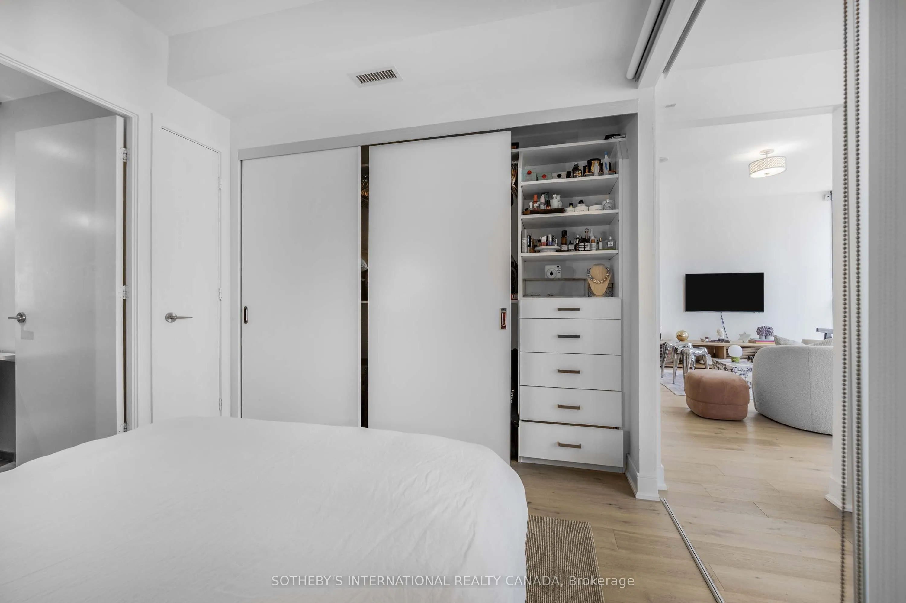 8 Charlotte Street, #1205
