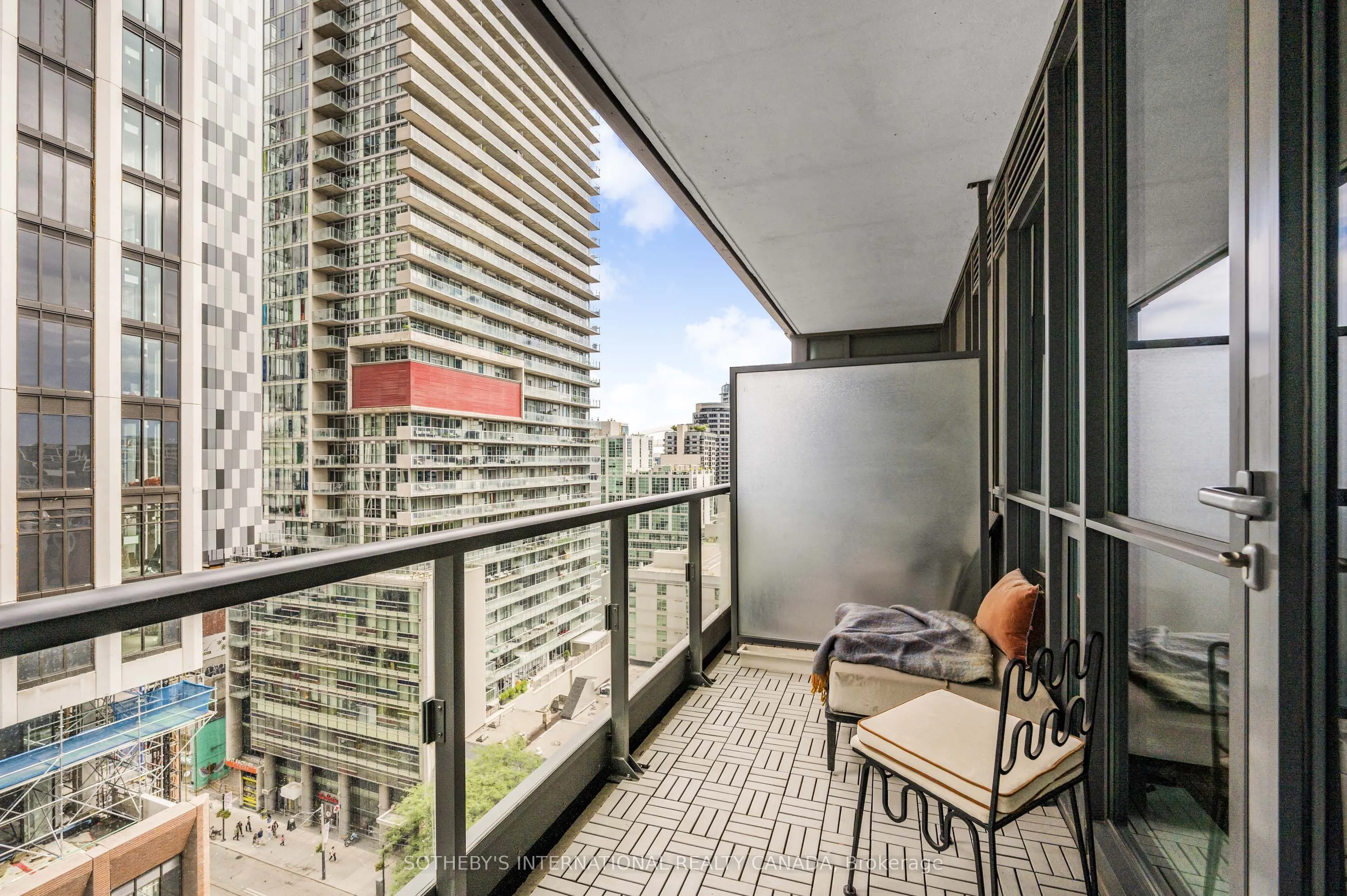 8 Charlotte Street, #1205