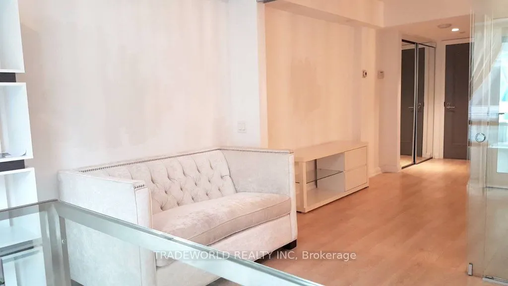 155 Yorkville Avenue, #910