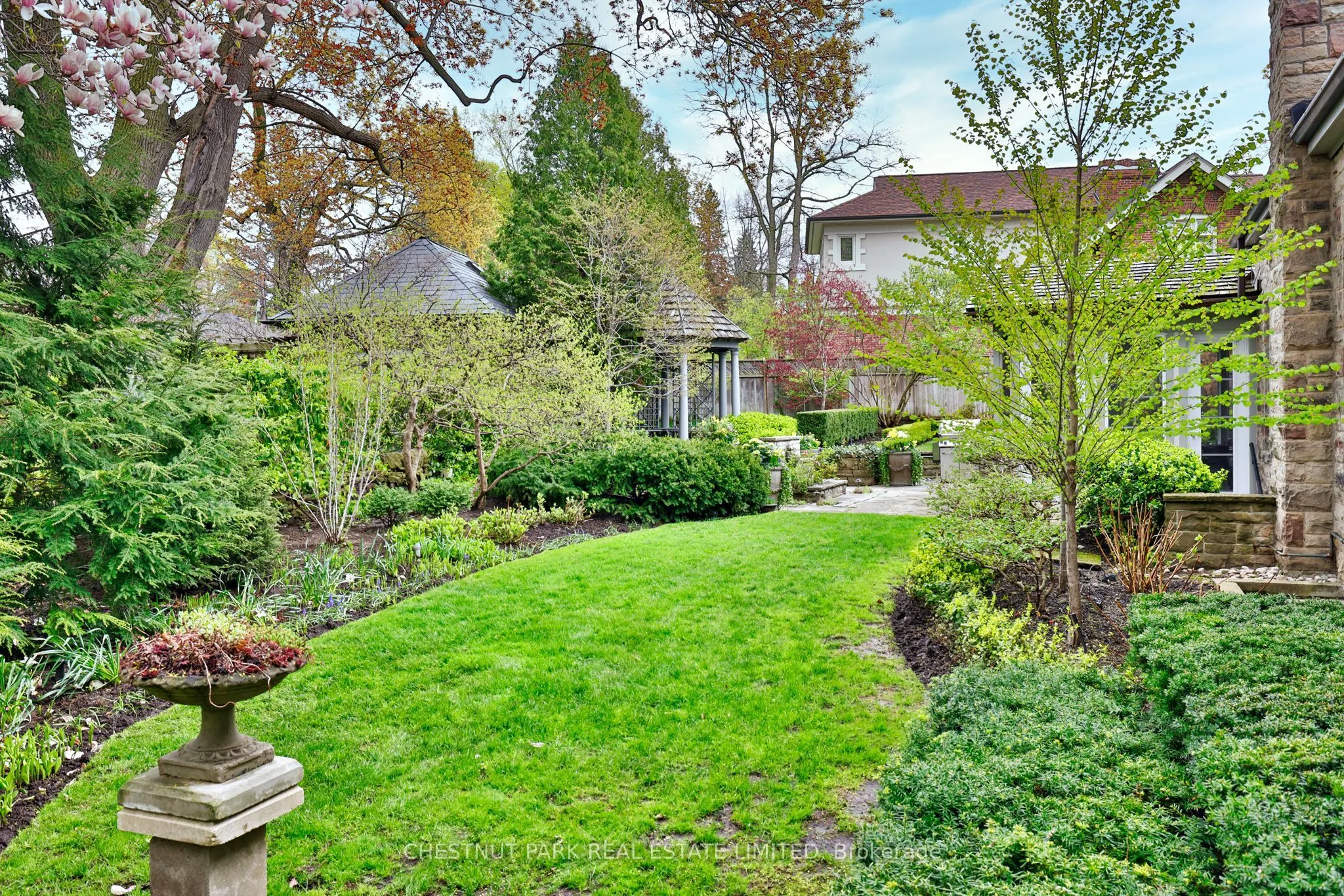 10 Weybourne Crescent