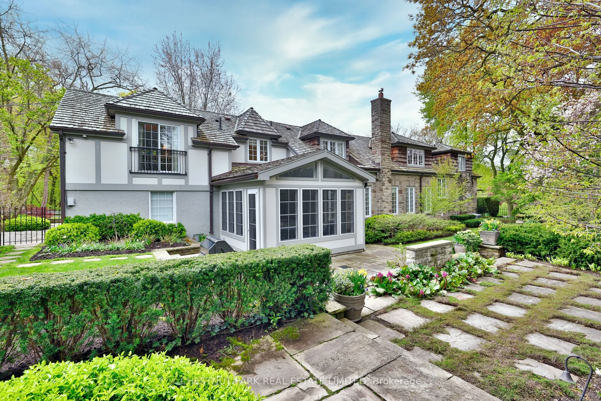 10 Weybourne Crescent