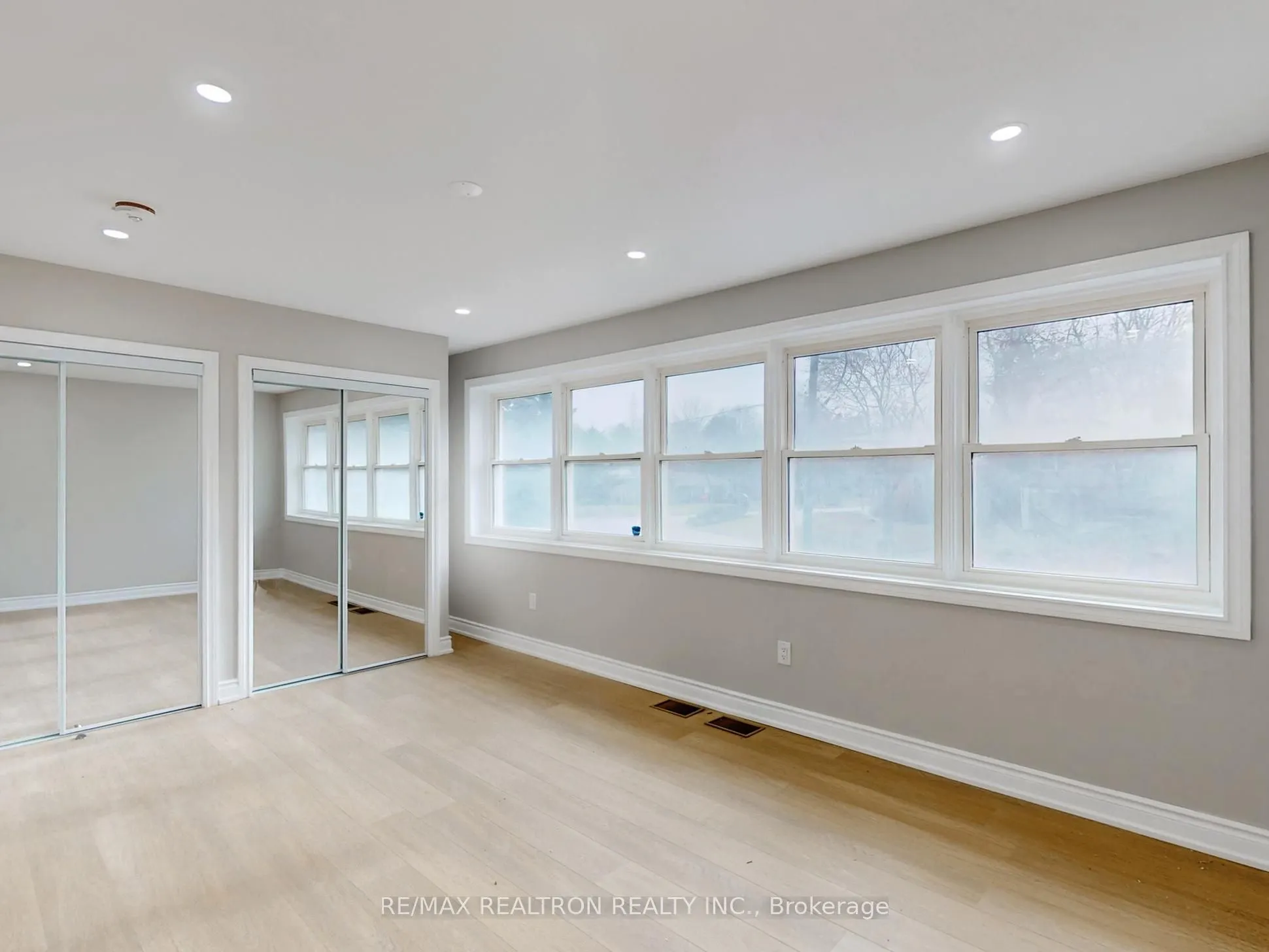 6 Deering Crescent