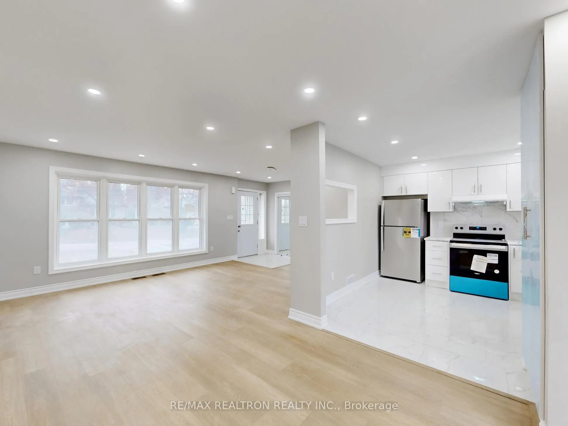6 Deering Crescent