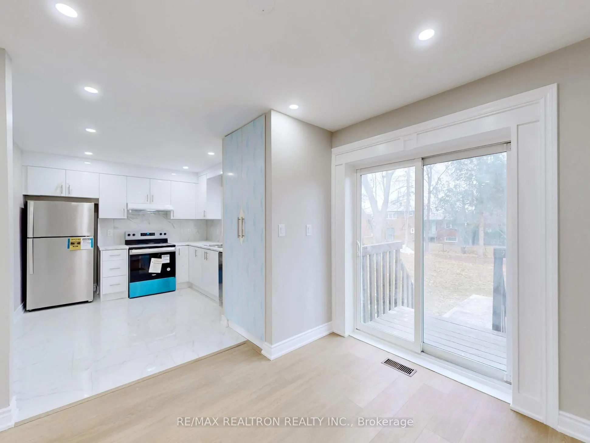 6 Deering Crescent