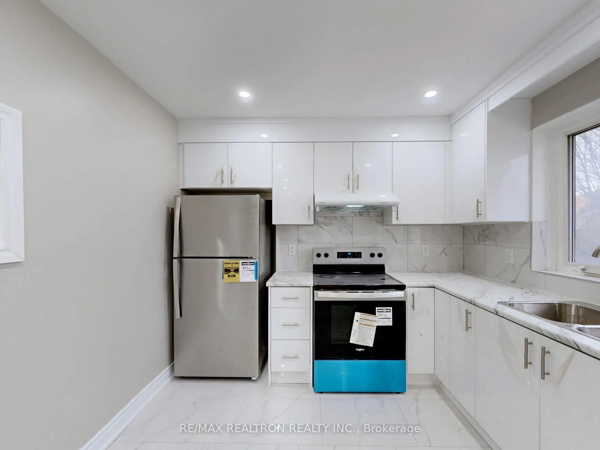 6 Deering Crescent