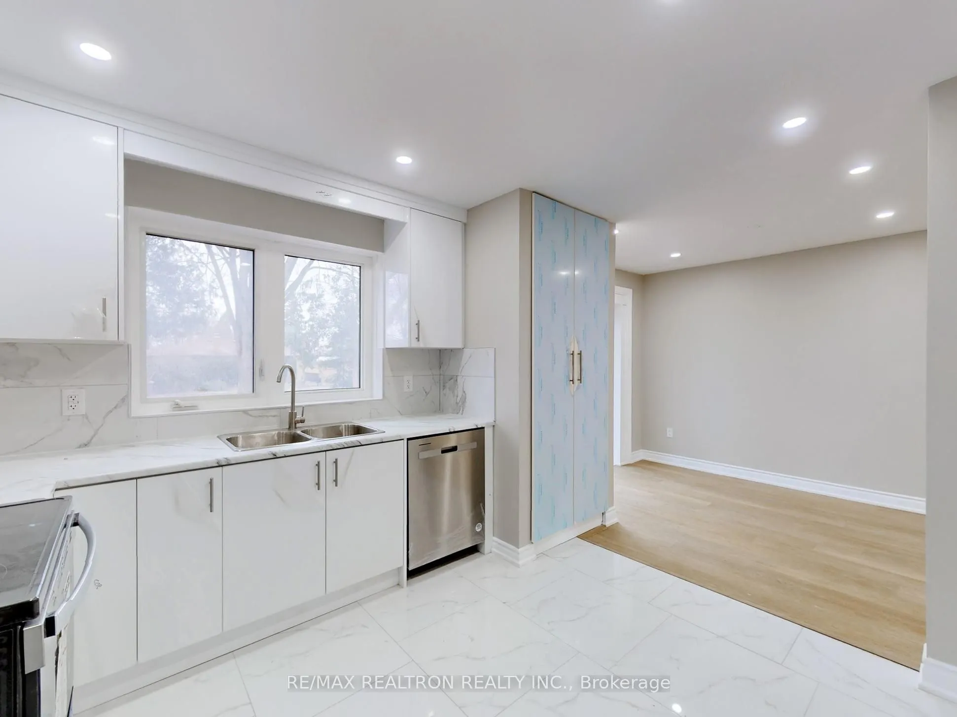 6 Deering Crescent
