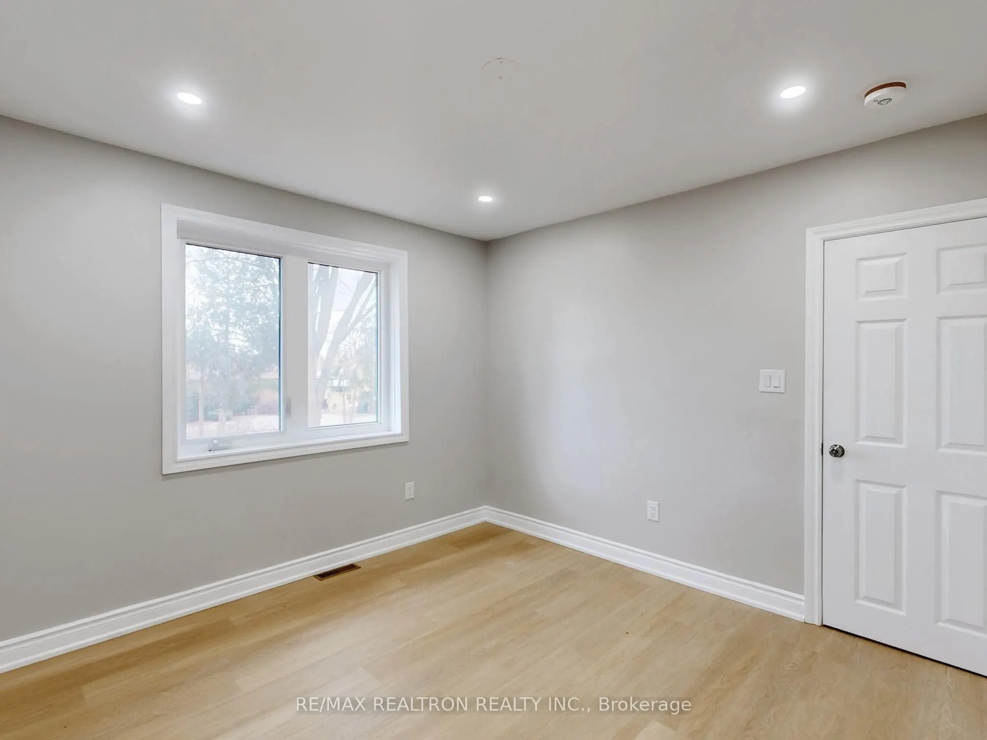 6 Deering Crescent