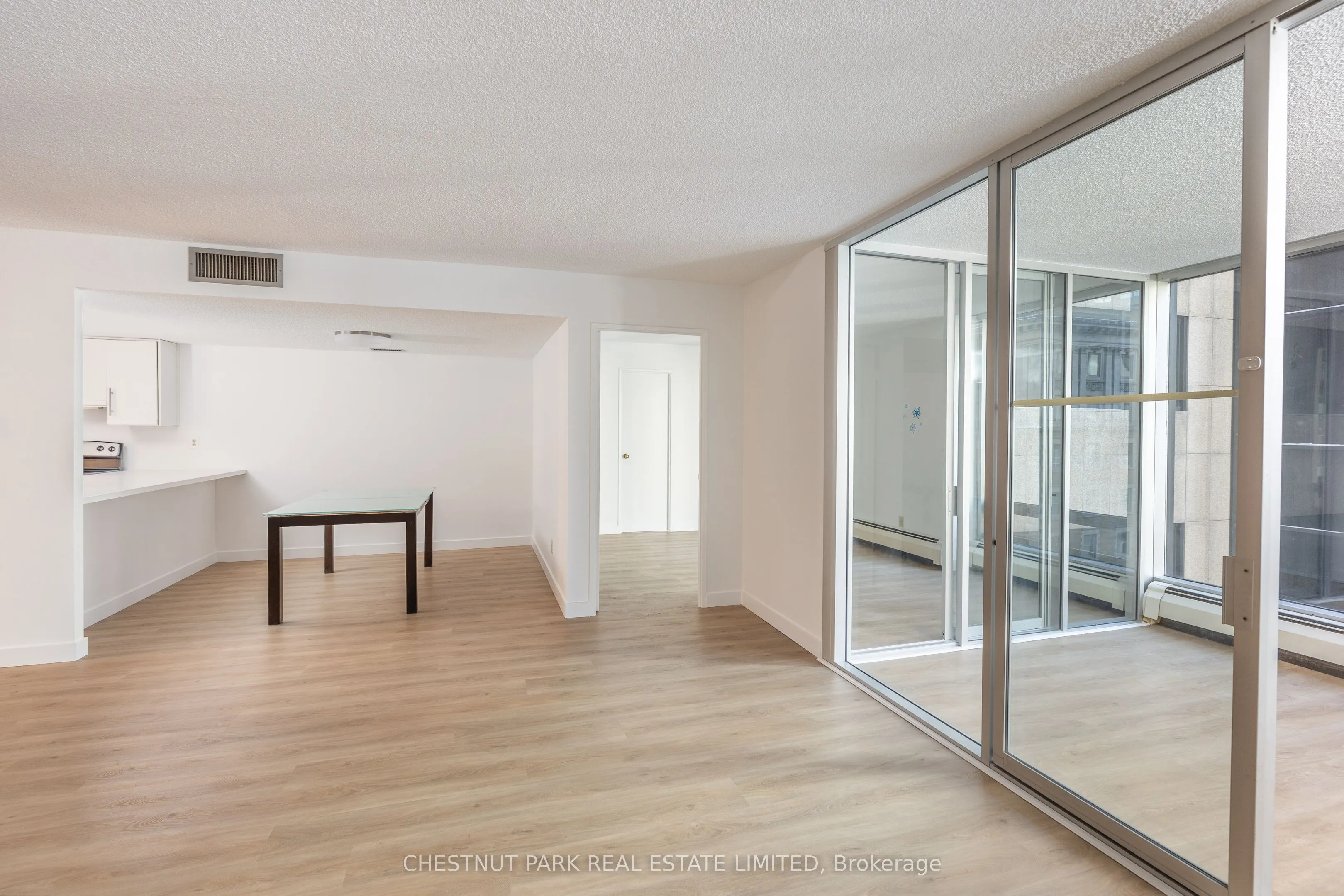 30 Wellington Street E, #6