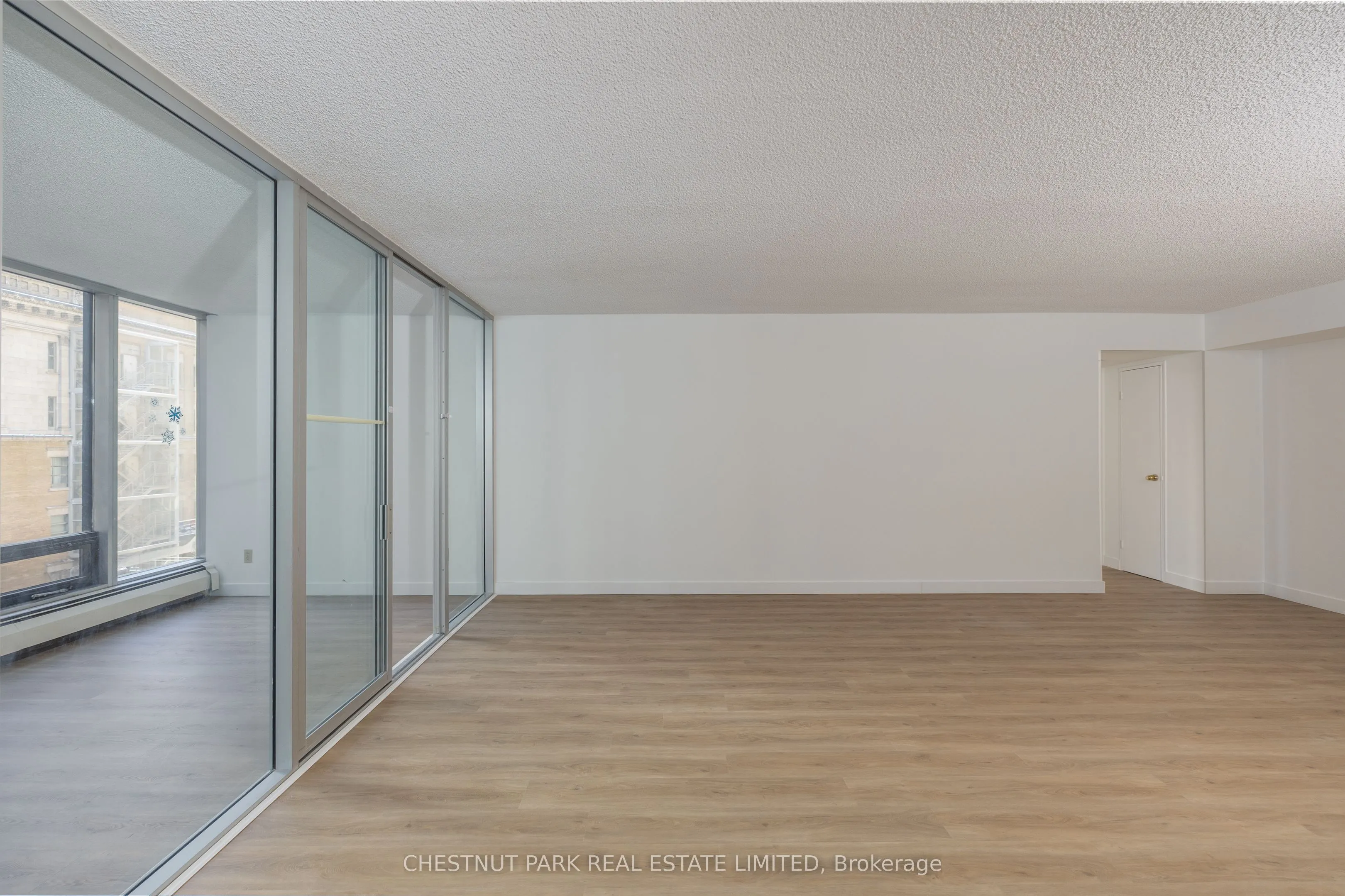30 Wellington Street E, #6