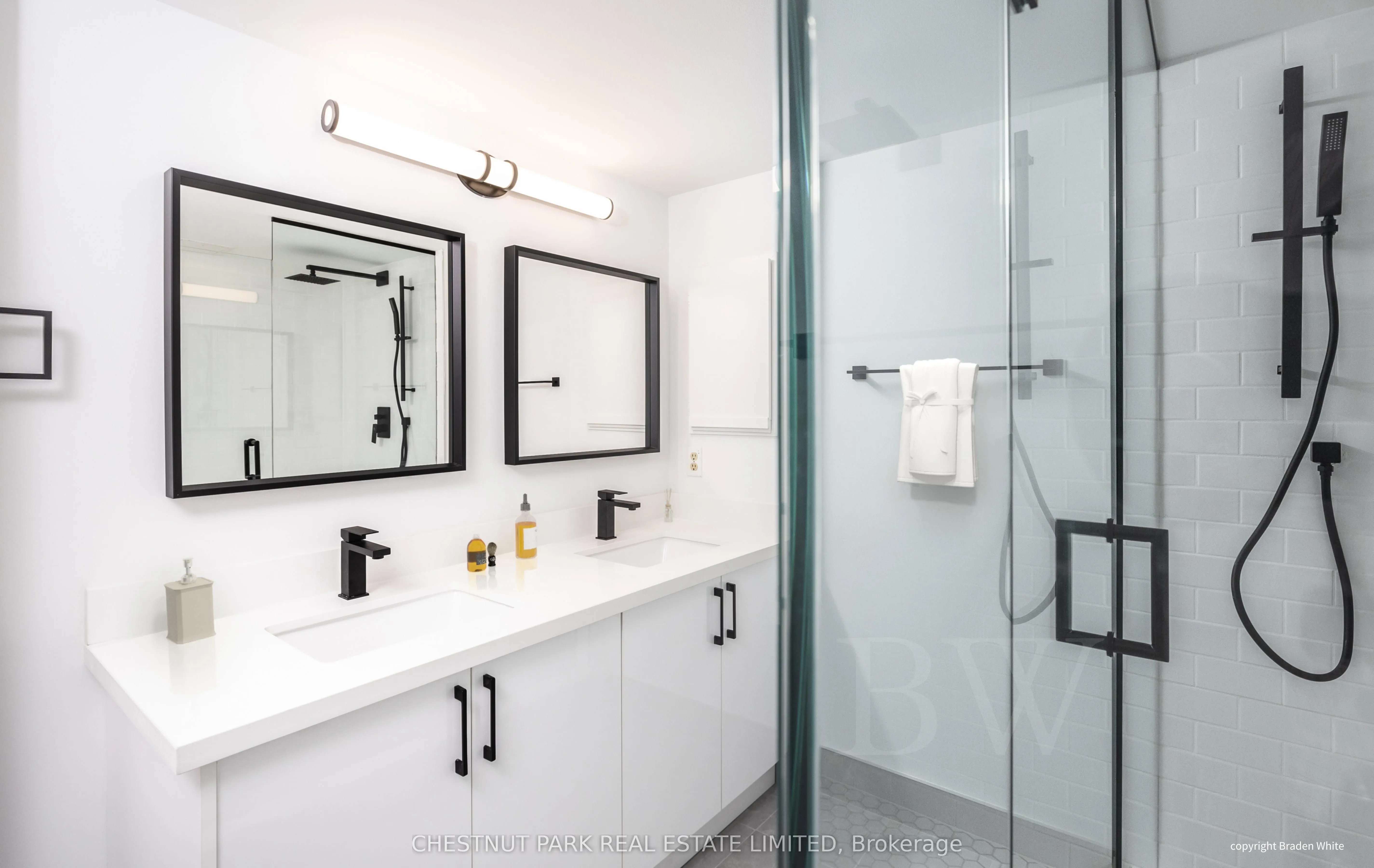 30 Wellington Street E, #6