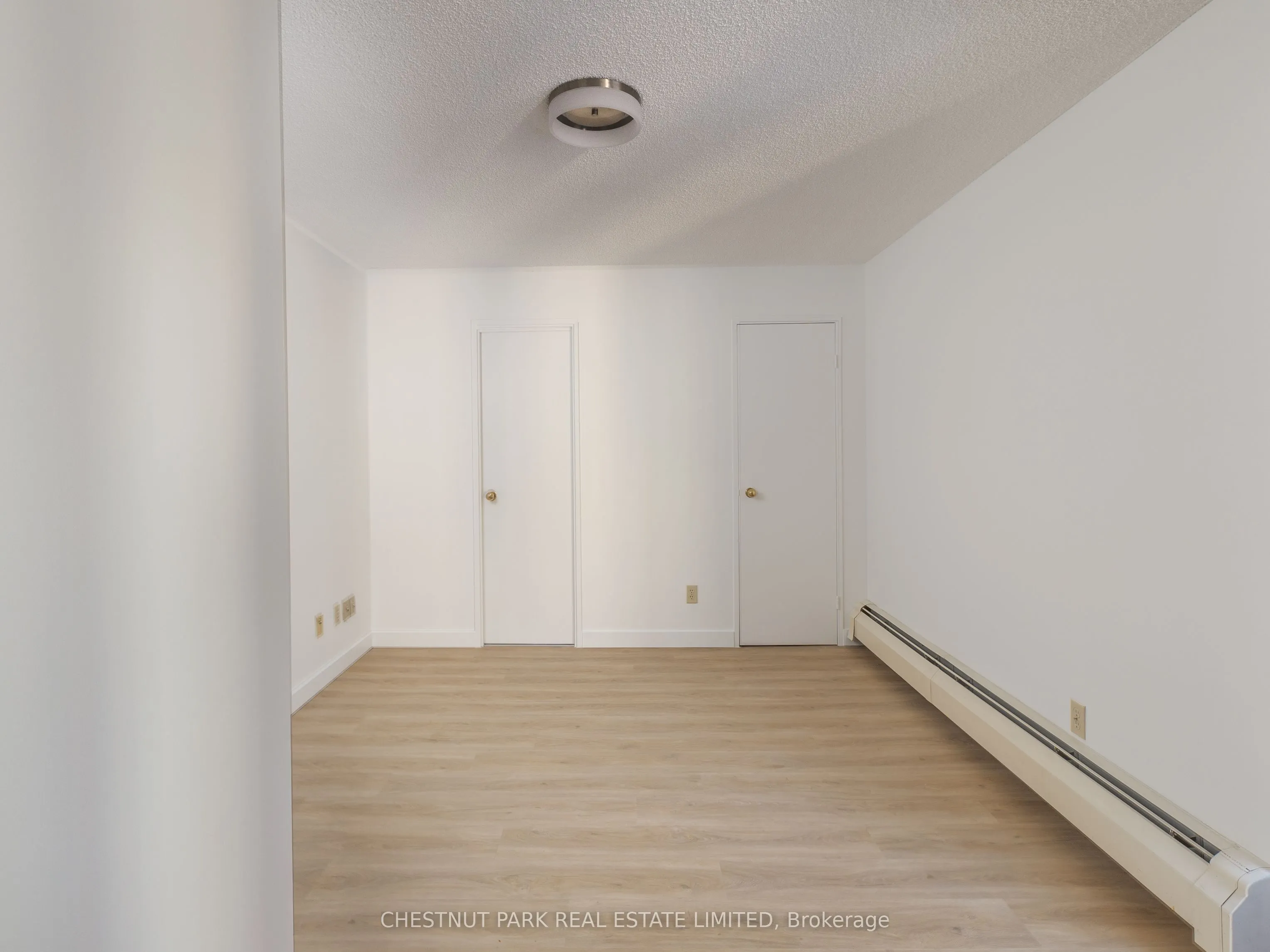 30 Wellington Street E, #6