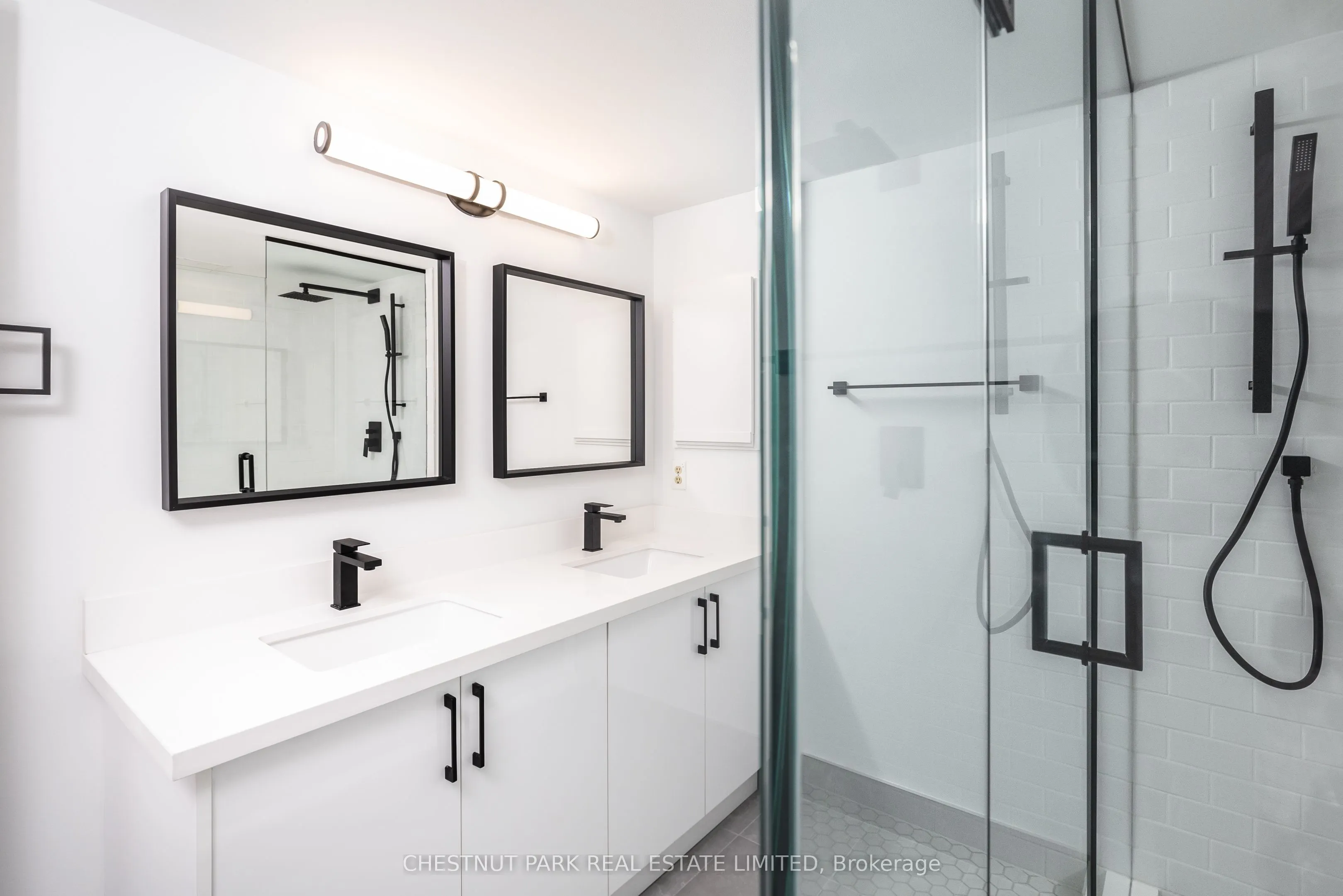 30 Wellington Street E, #6