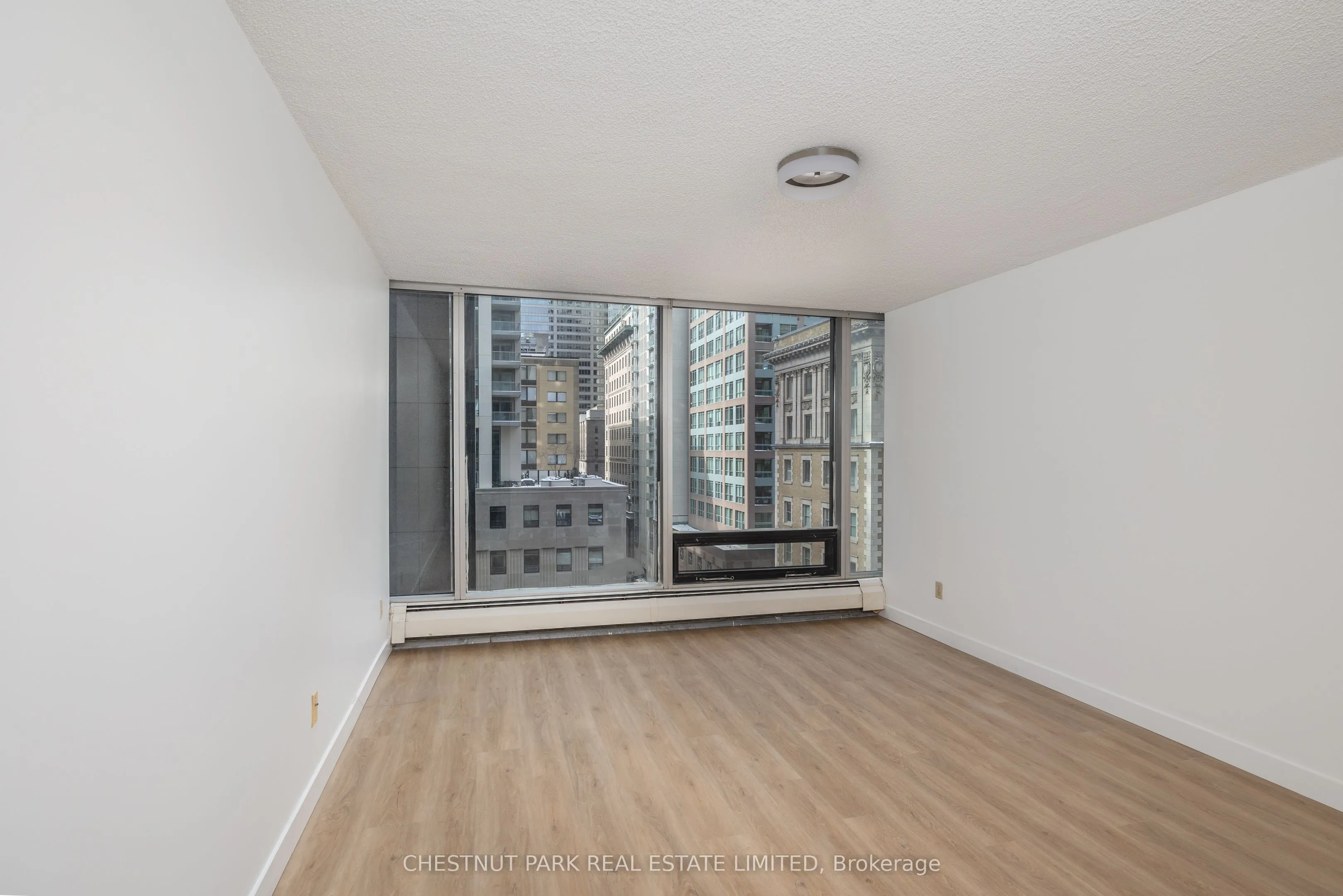 30 Wellington Street E, #6