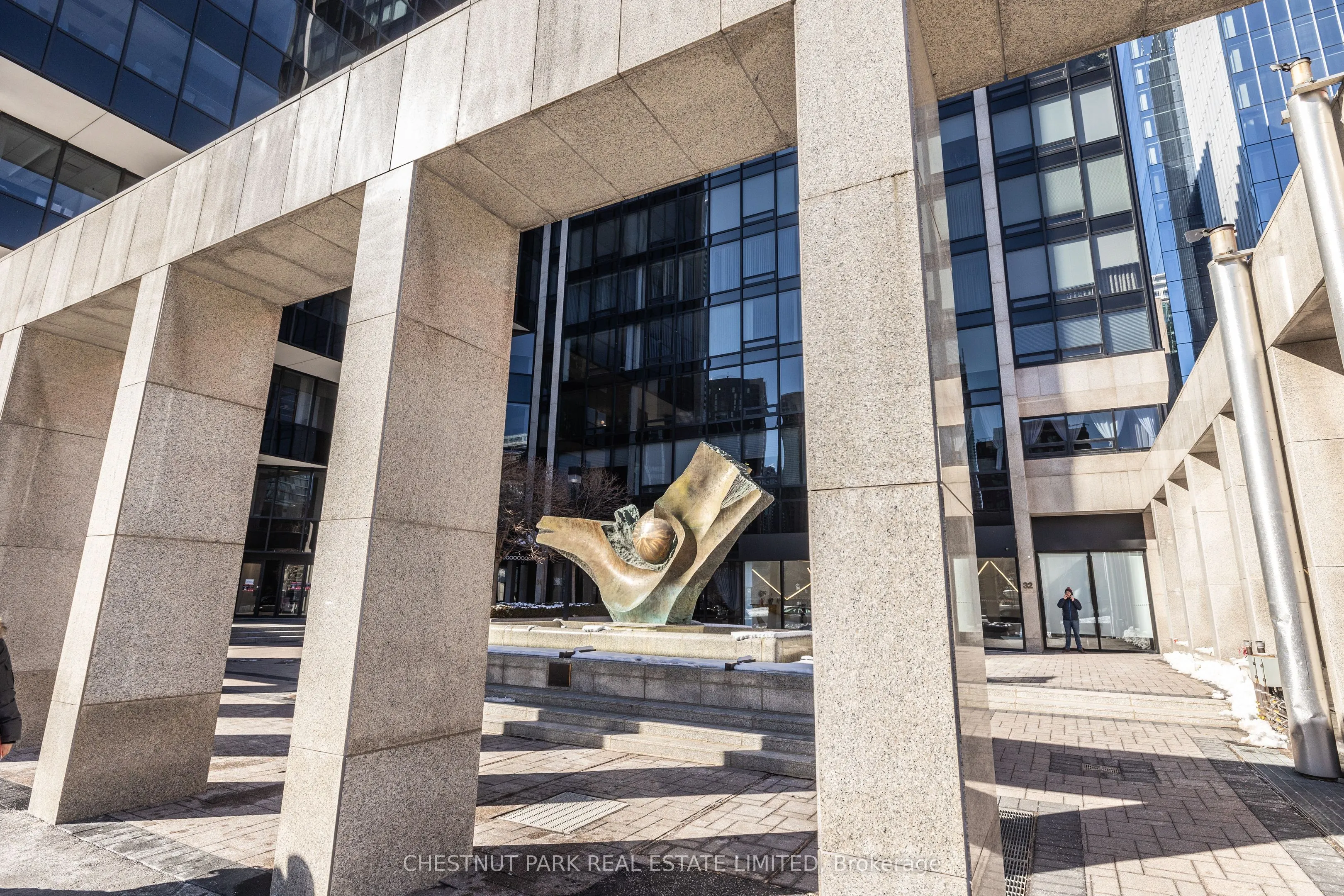30 Wellington Street E, #6