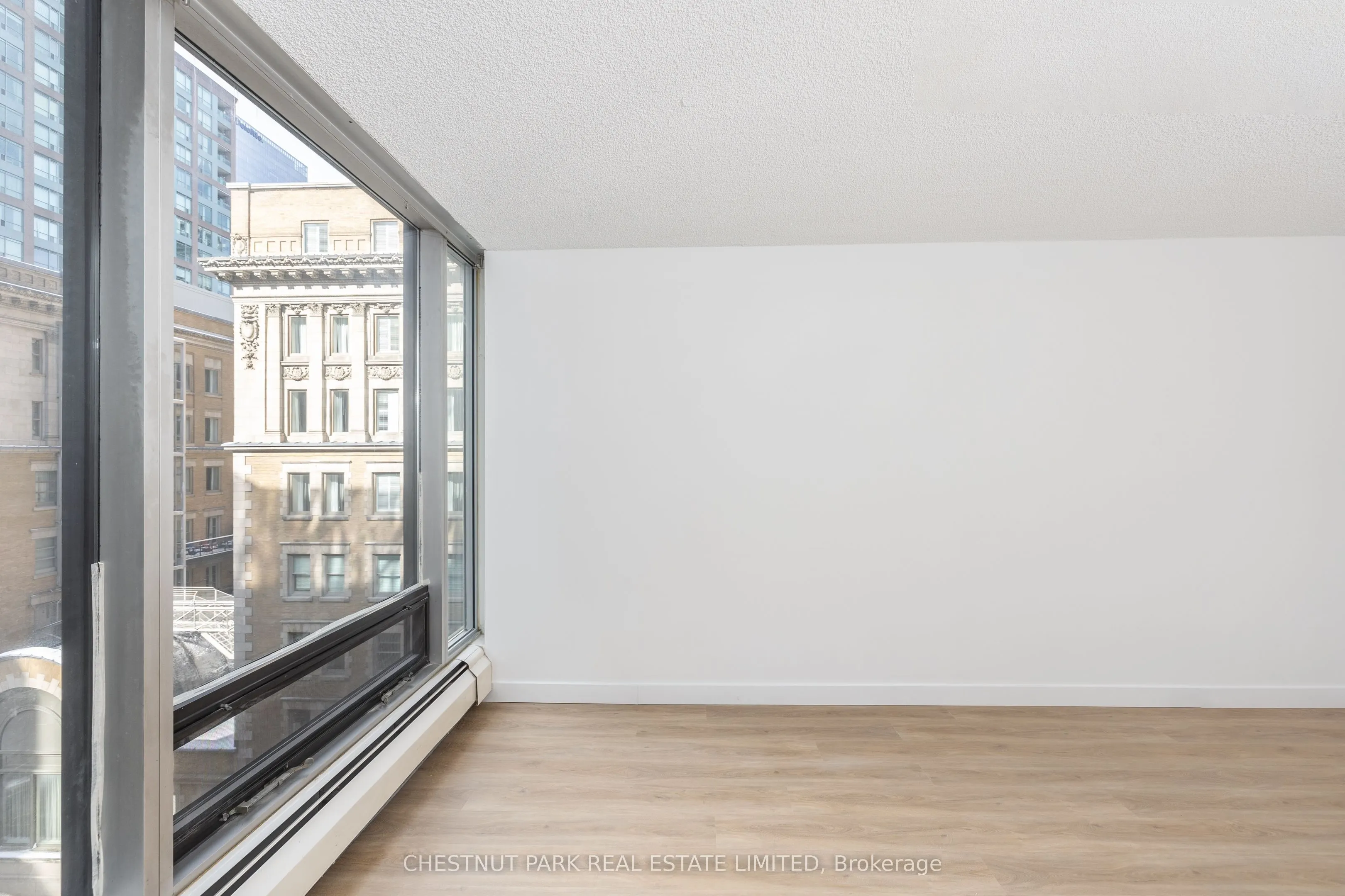 30 Wellington Street E, #6