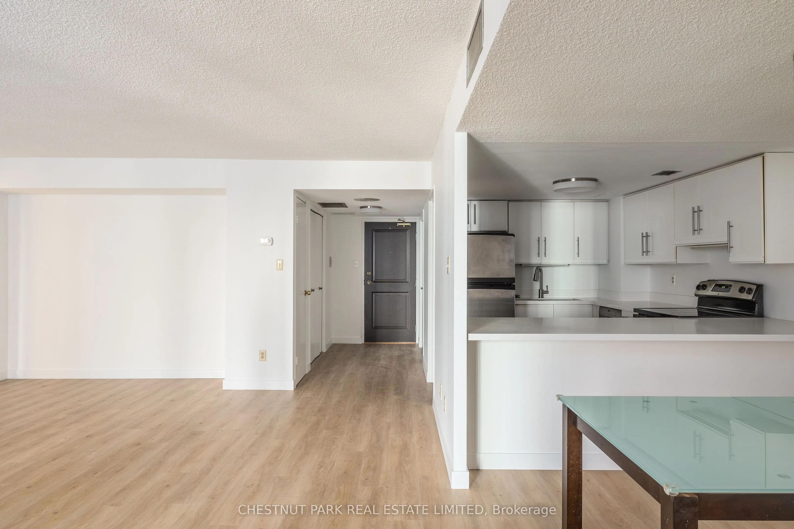 30 Wellington Street E, #6