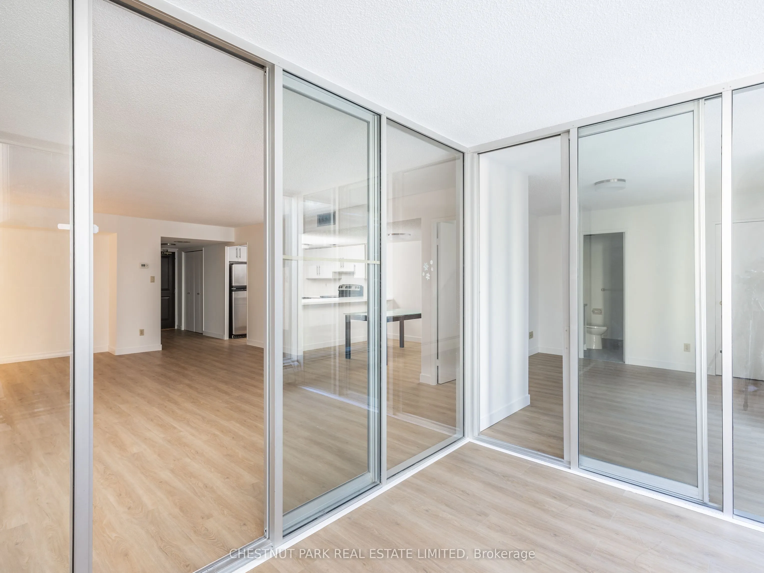 30 Wellington Street E, #6