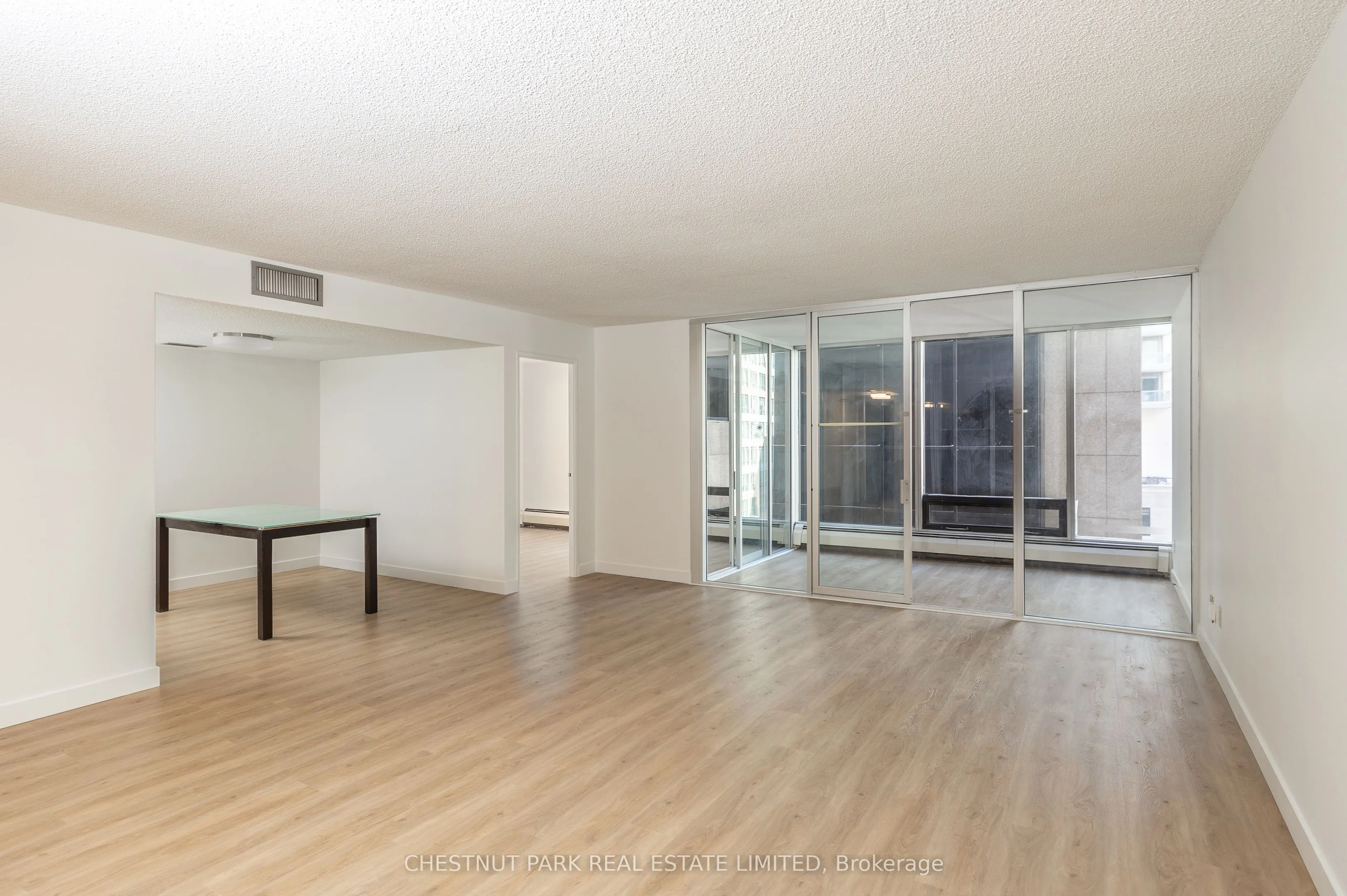 30 Wellington Street E, #6