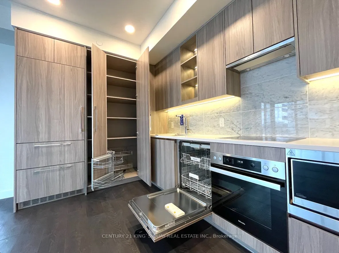 85 Mcmahon Drive, #1209