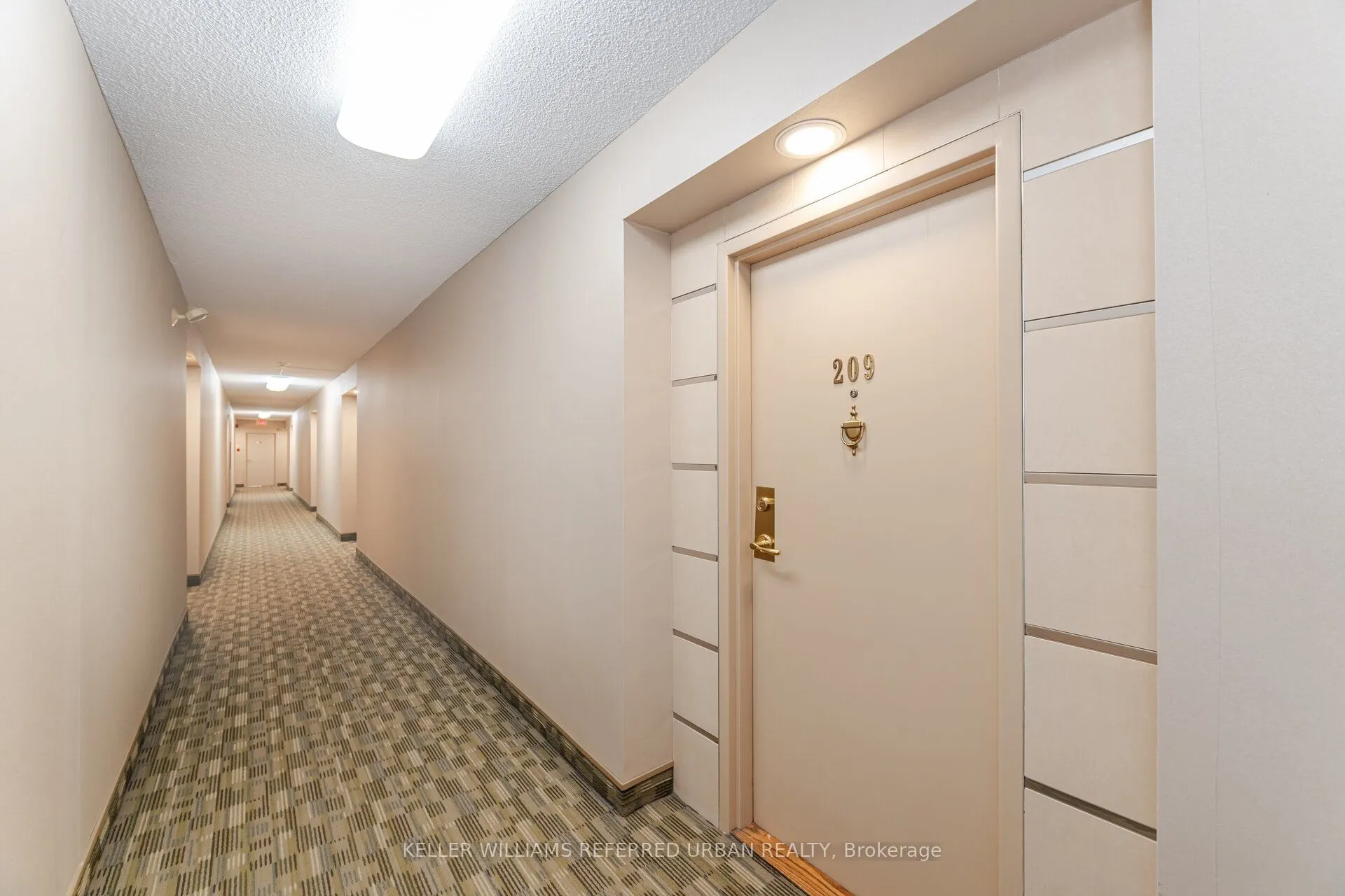 30 Glen Elm Avenue E, #109/209