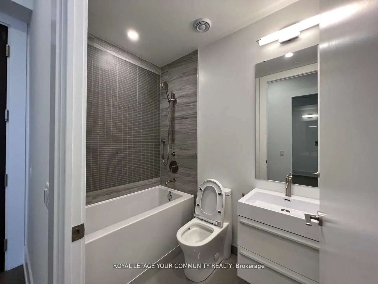 39 Roehampton Avenue, #4410