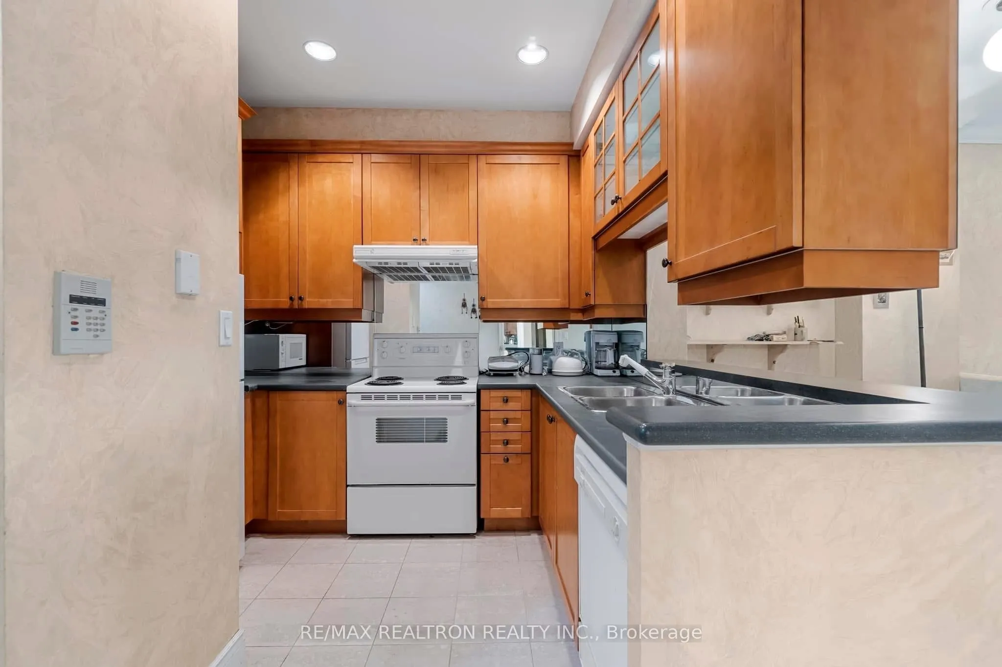 102 Bloor Street, #608