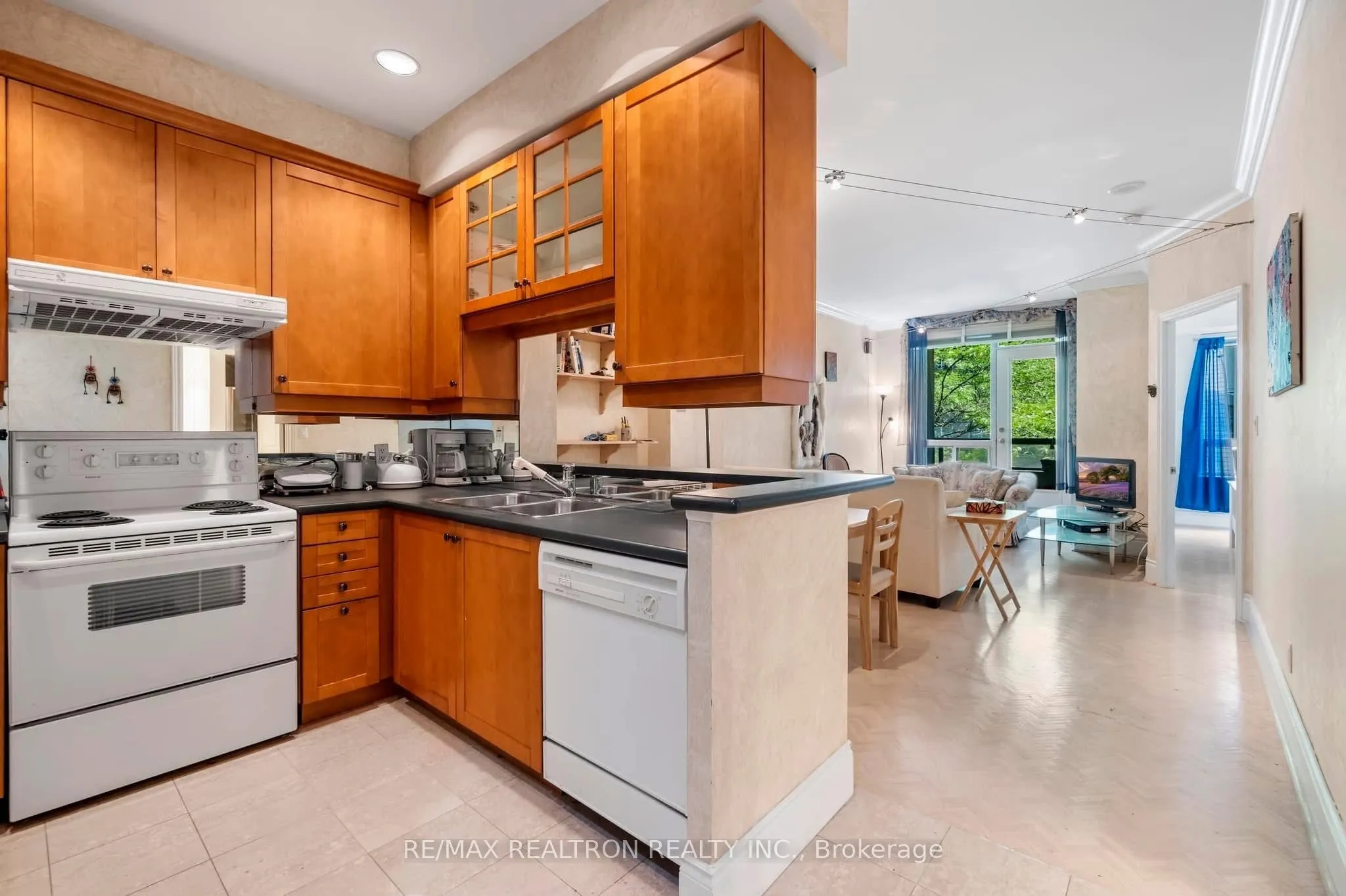 102 Bloor Street, #608