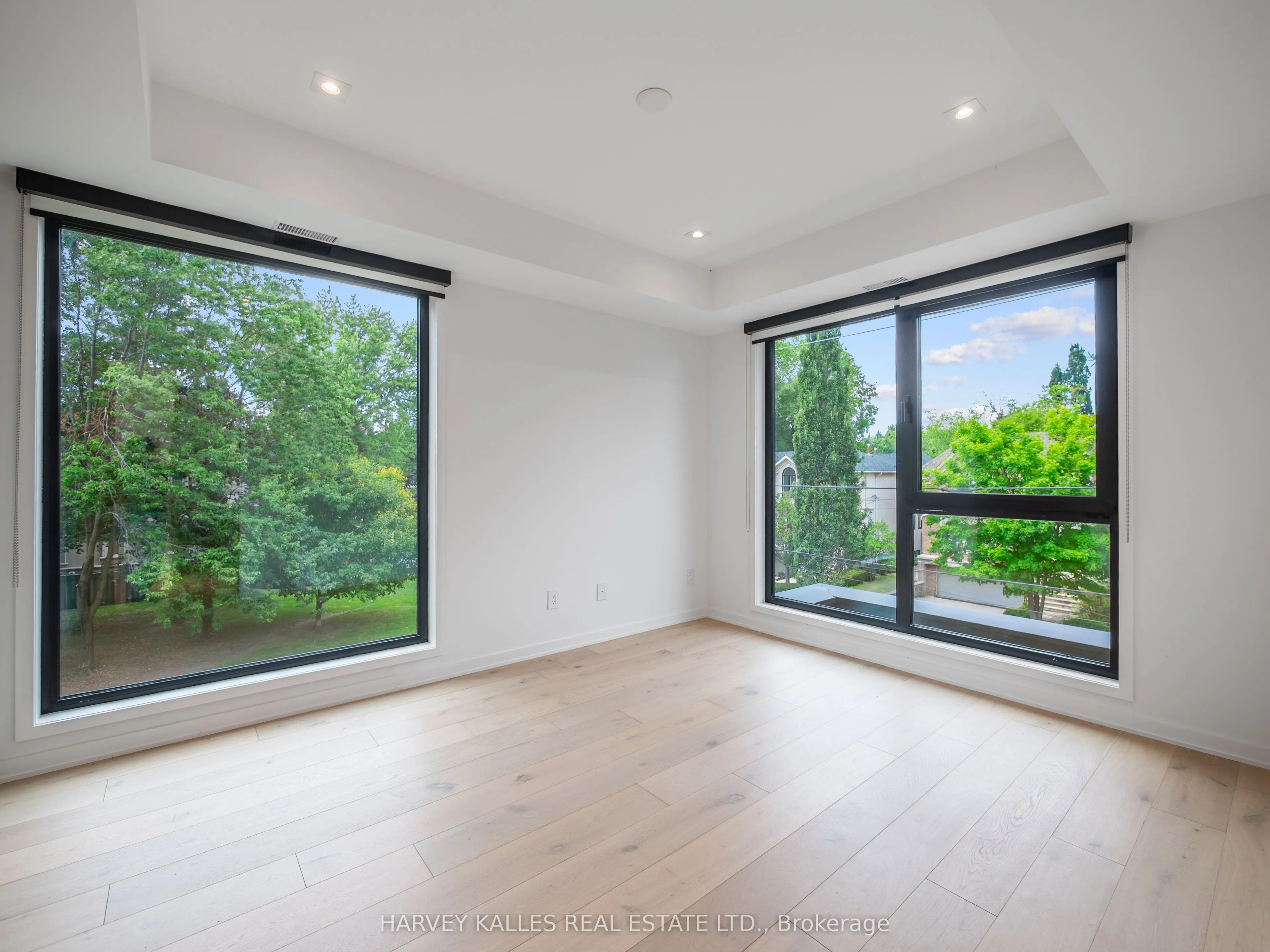 585 Bedford park Avenue