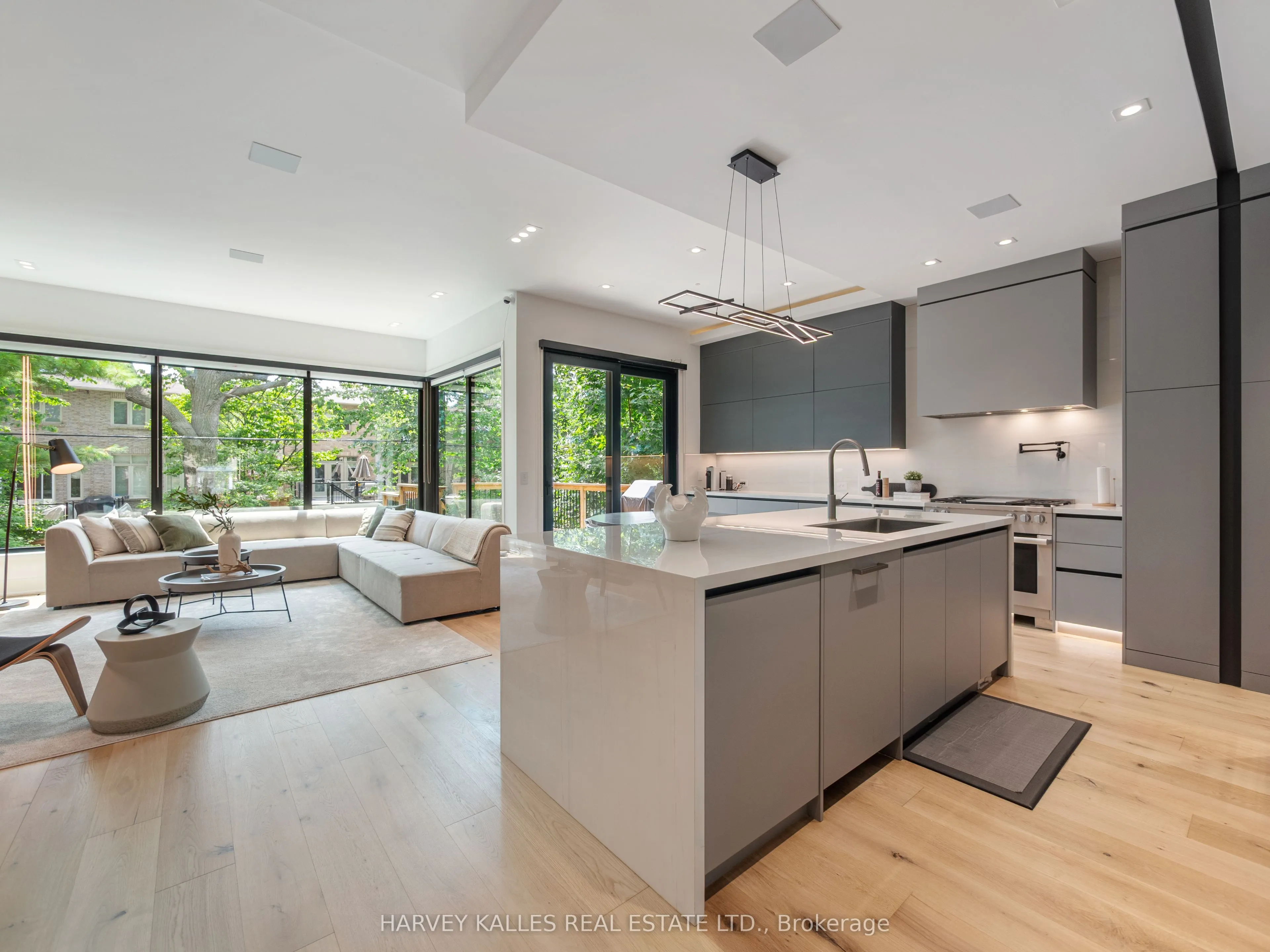 585 Bedford park Avenue