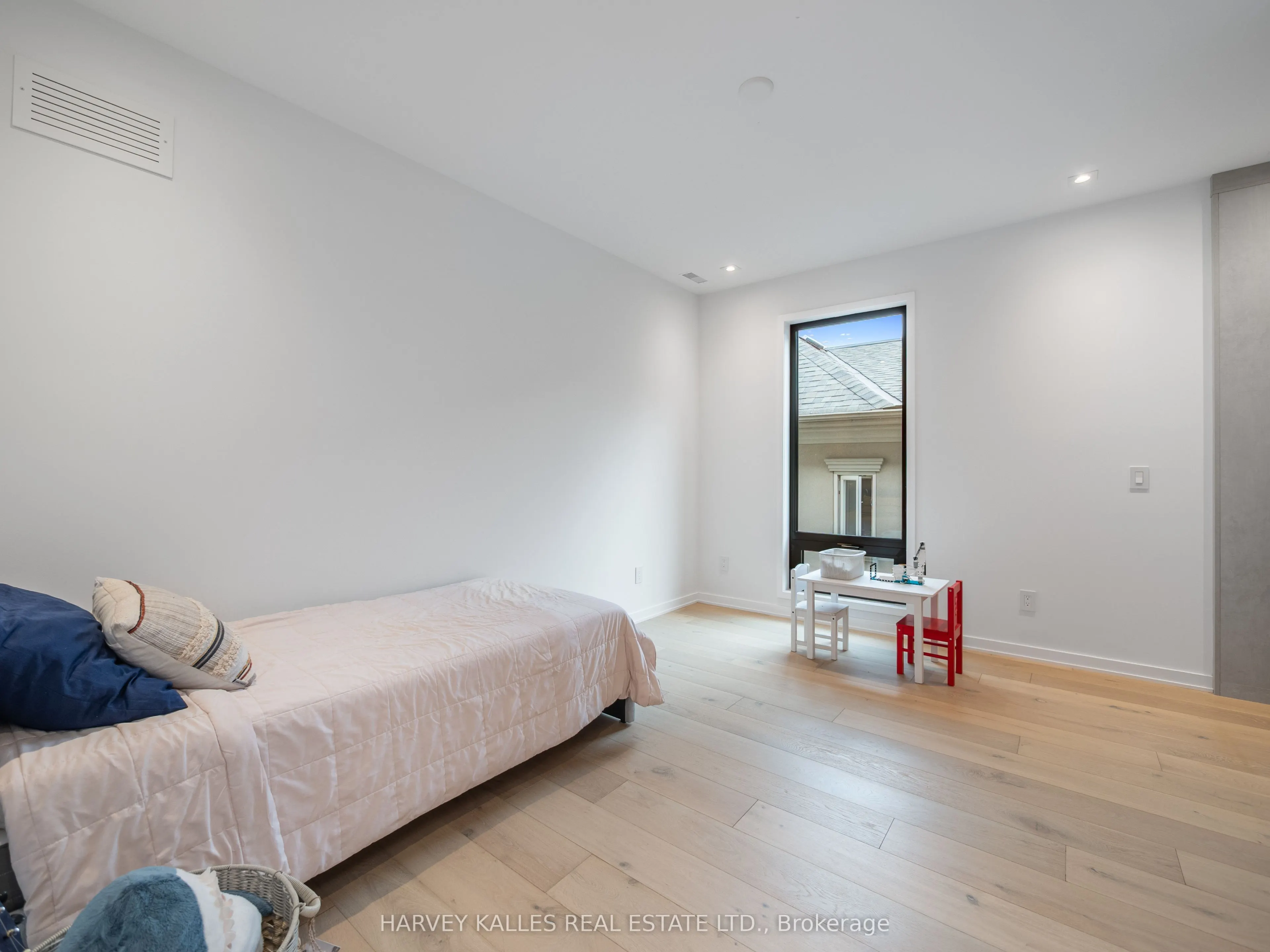 585 Bedford park Avenue