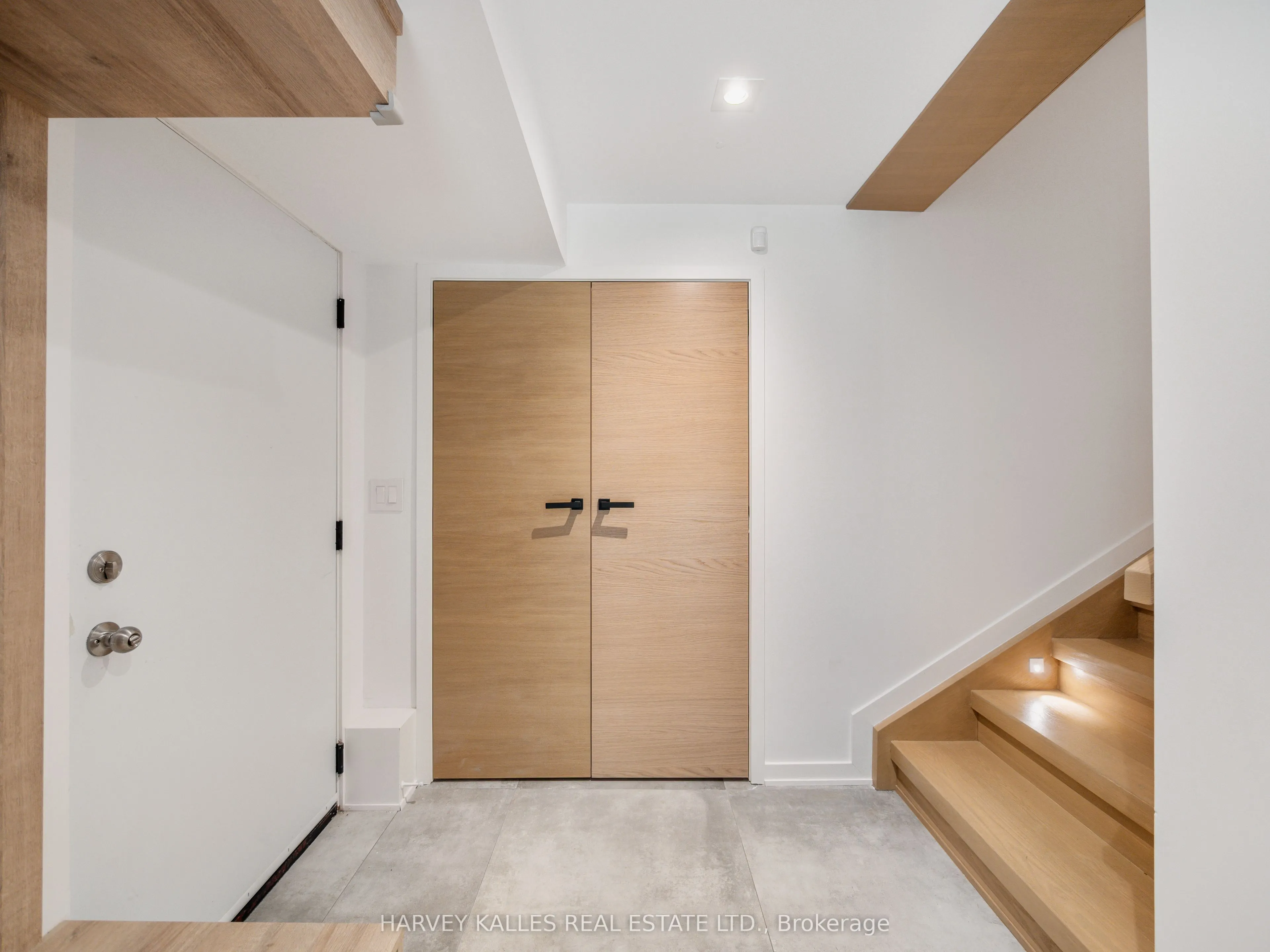 585 Bedford park Avenue