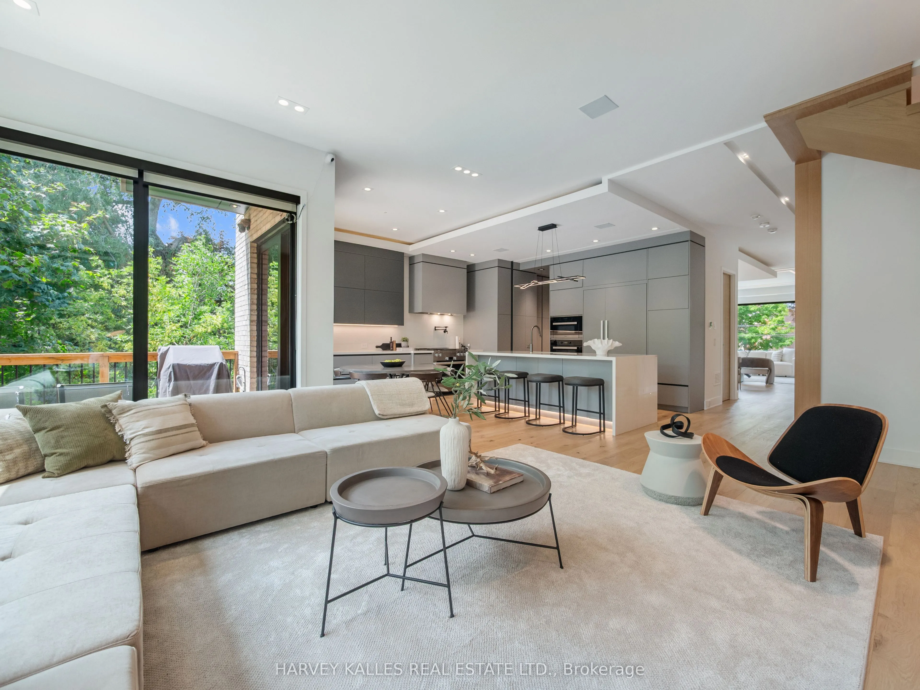 585 Bedford park Avenue