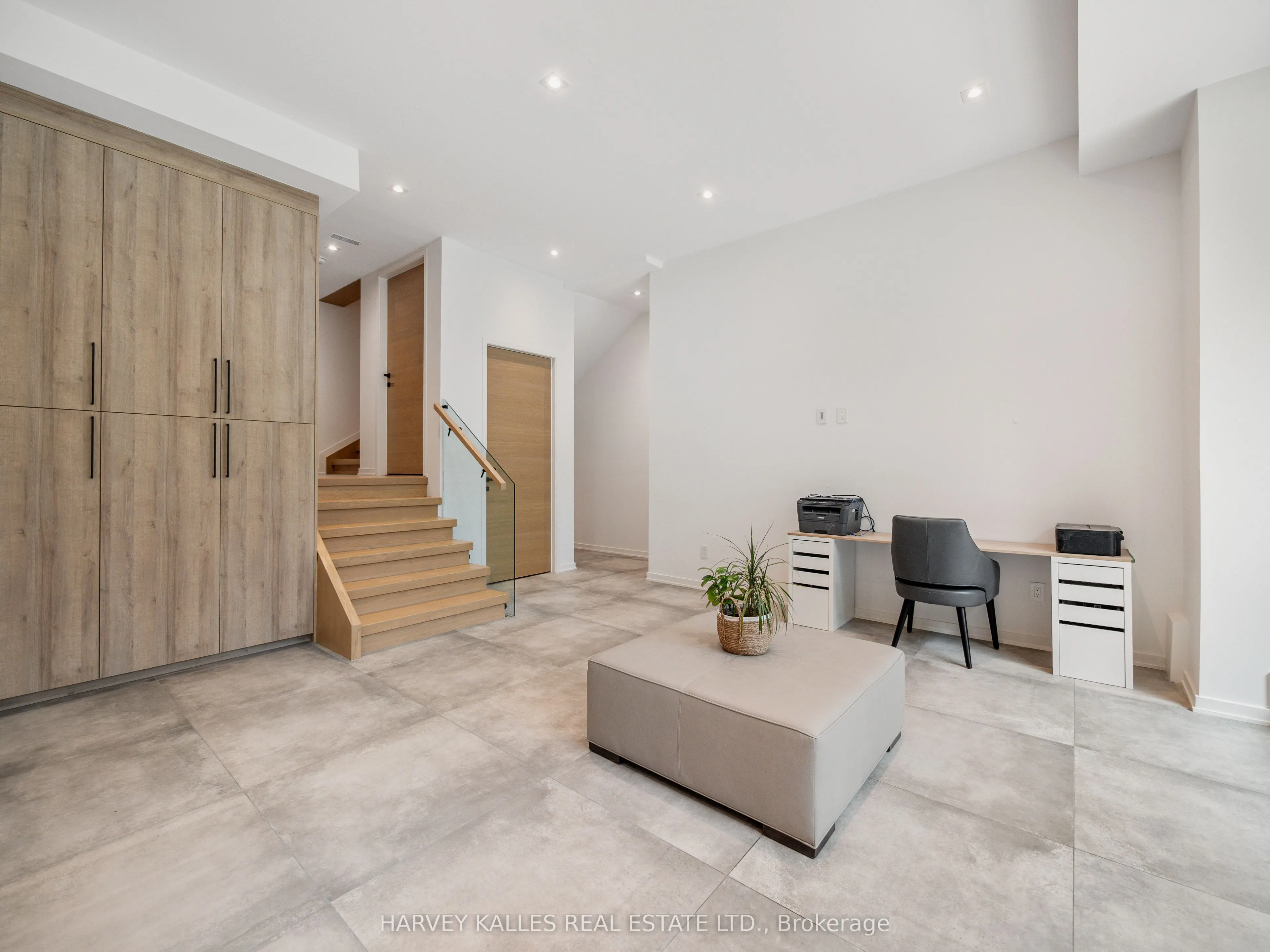 585 Bedford park Avenue