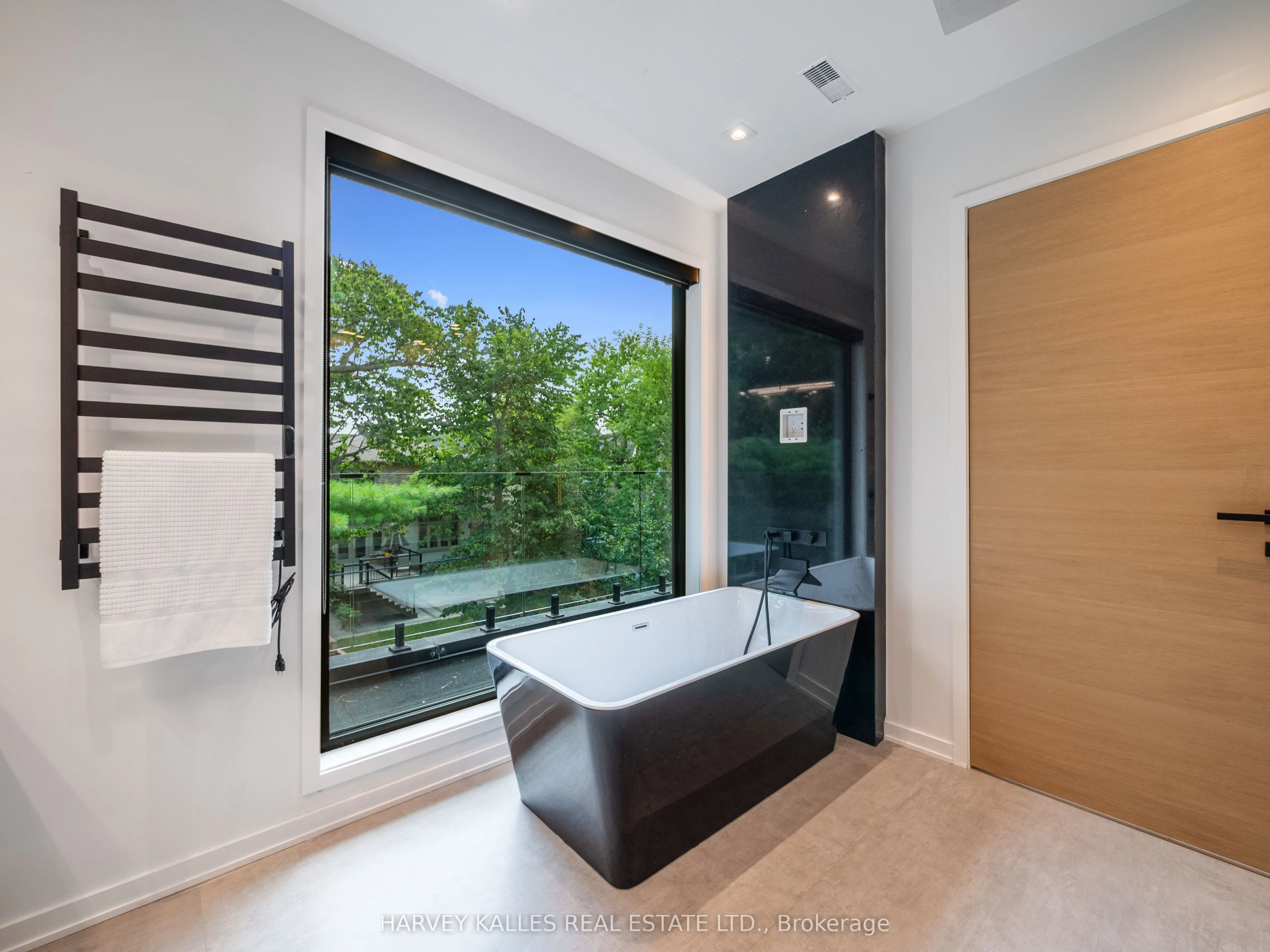 585 Bedford park Avenue