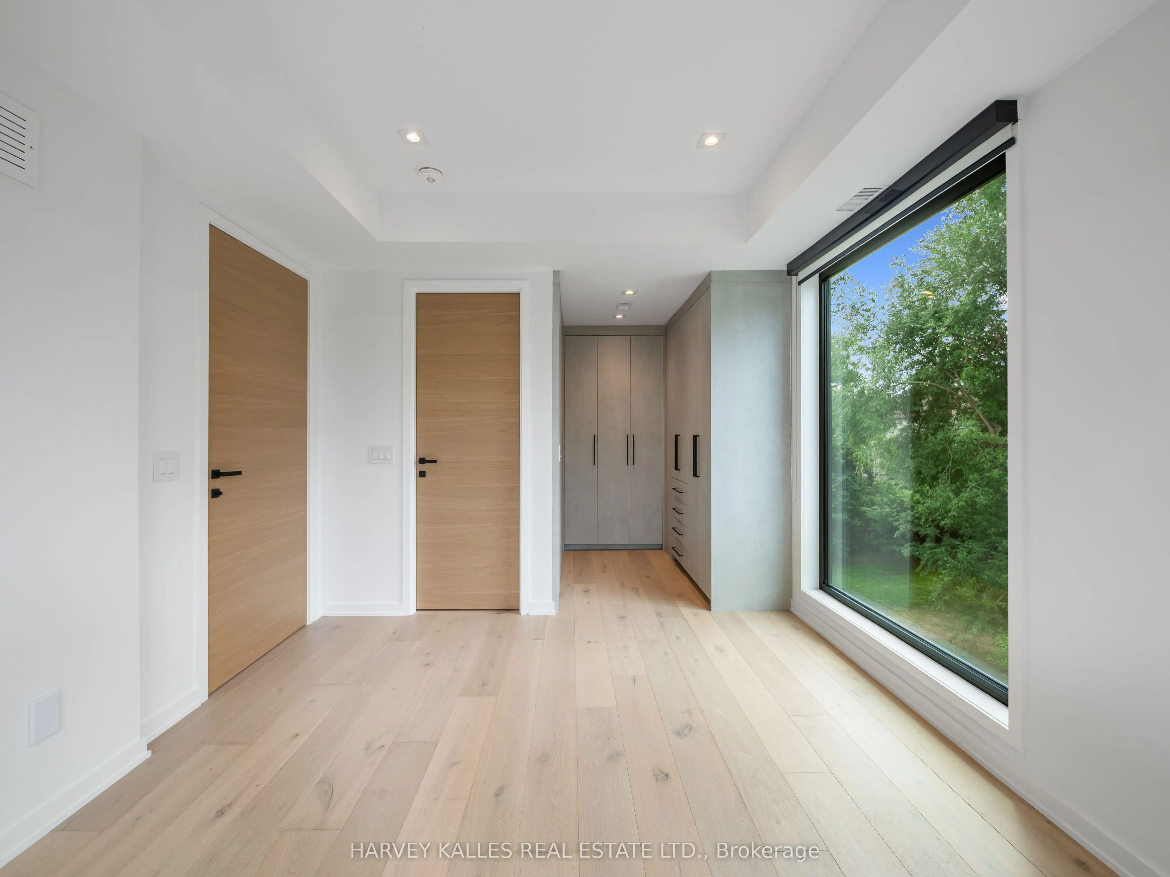 585 Bedford park Avenue
