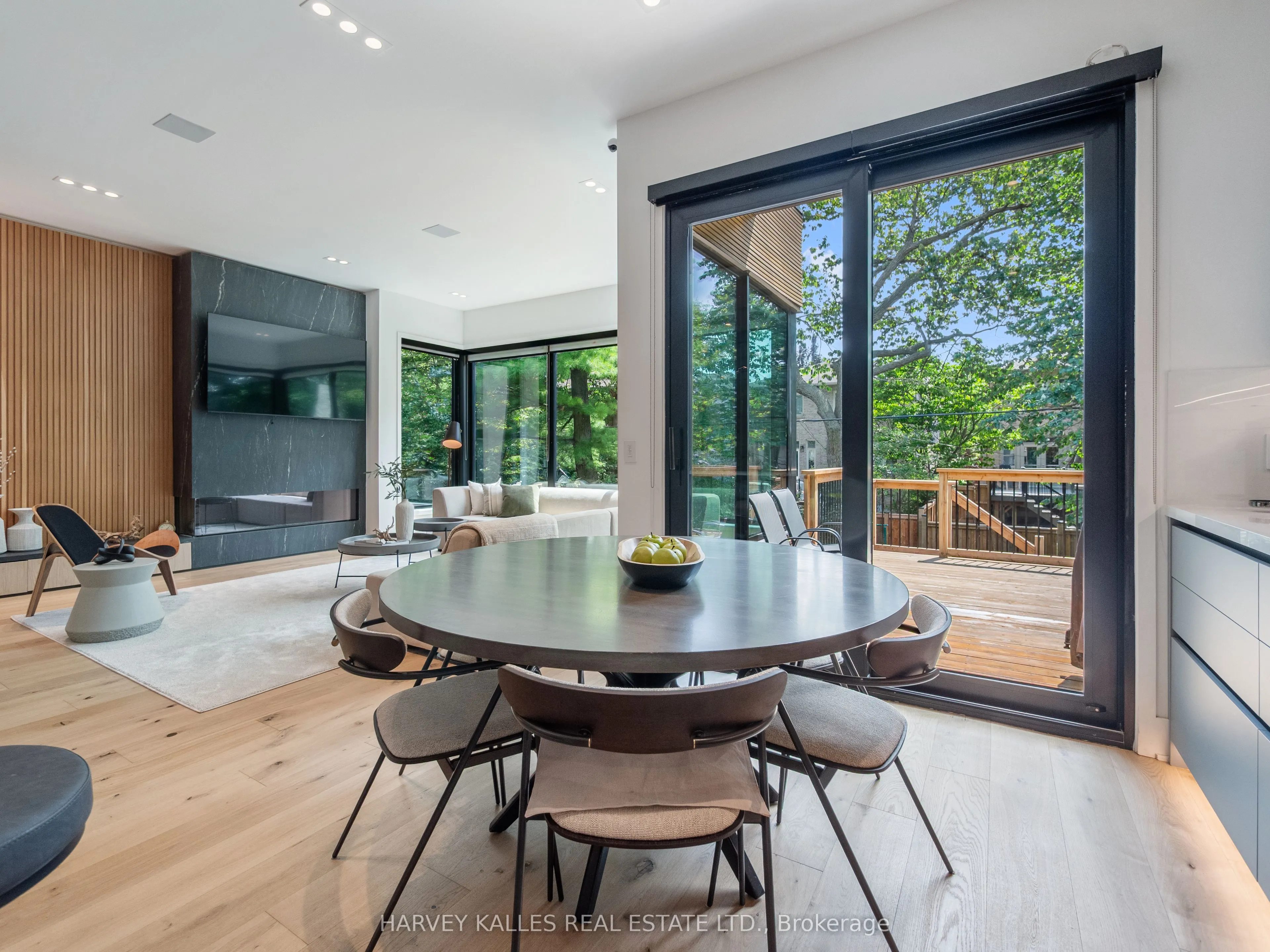 585 Bedford park Avenue