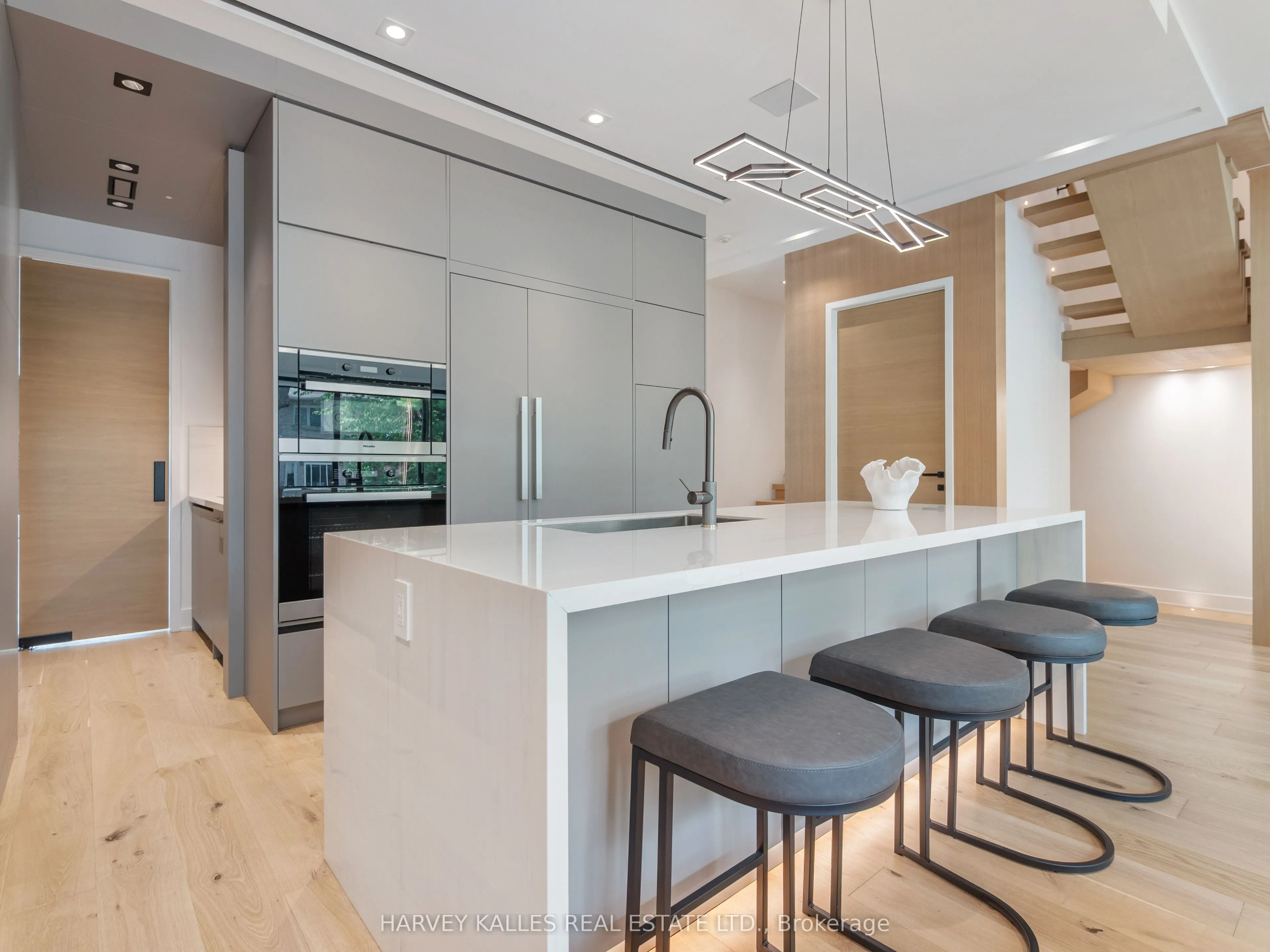 585 Bedford park Avenue