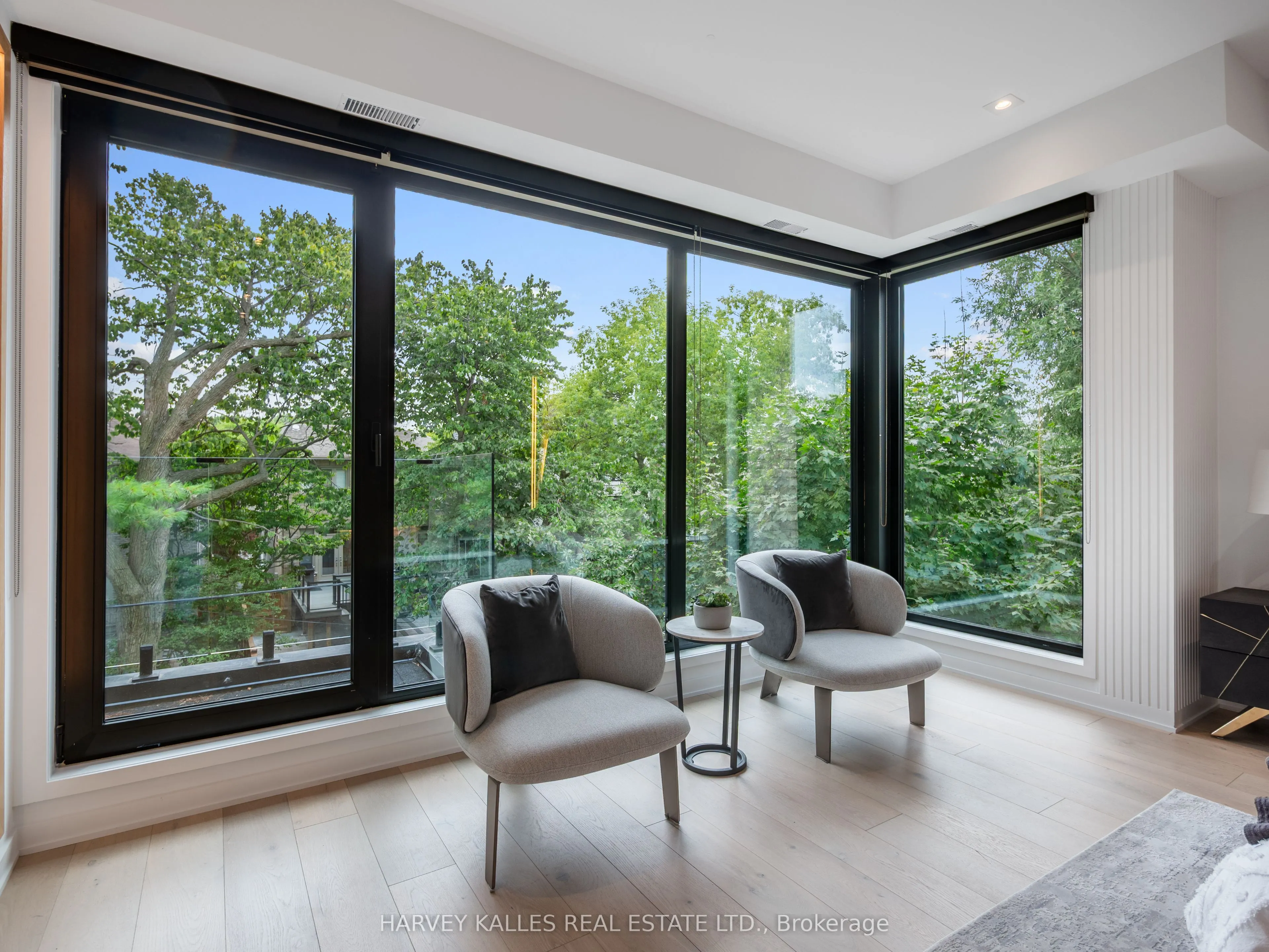 585 Bedford park Avenue