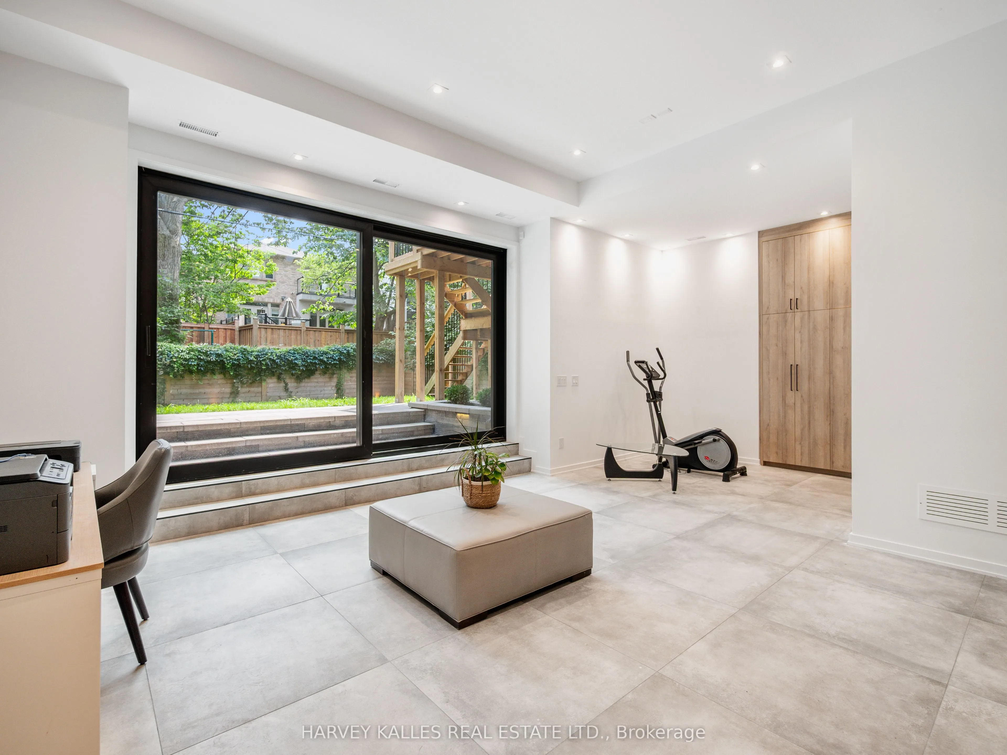 585 Bedford park Avenue