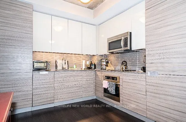 210 Simcoe Street, #501