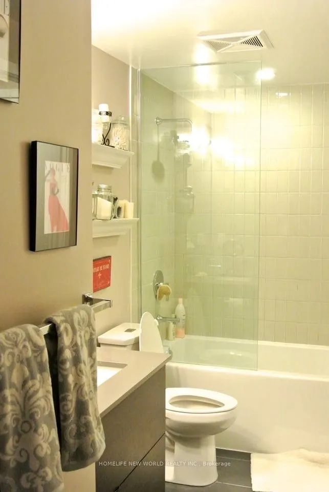 210 Simcoe Street, #501