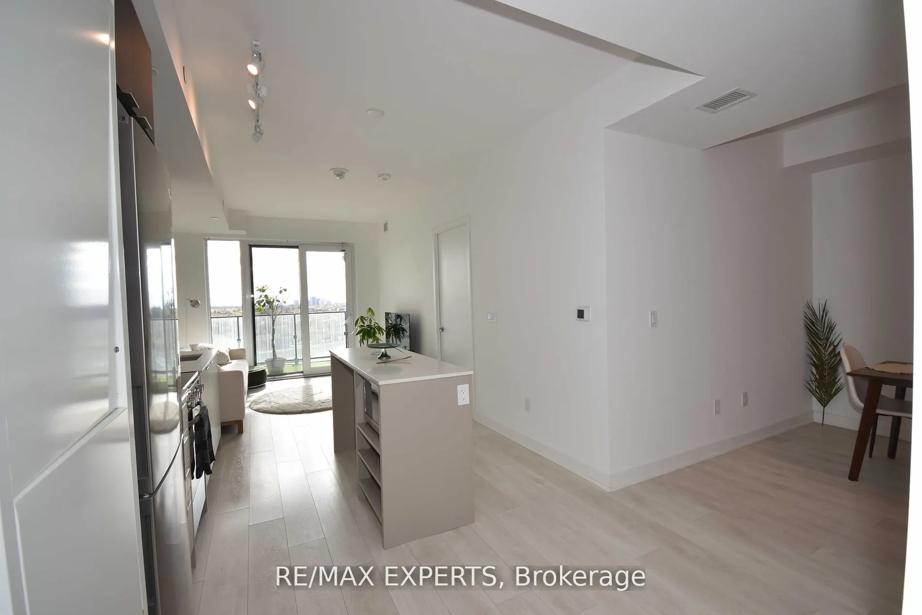 8 Tippett Road, #1507