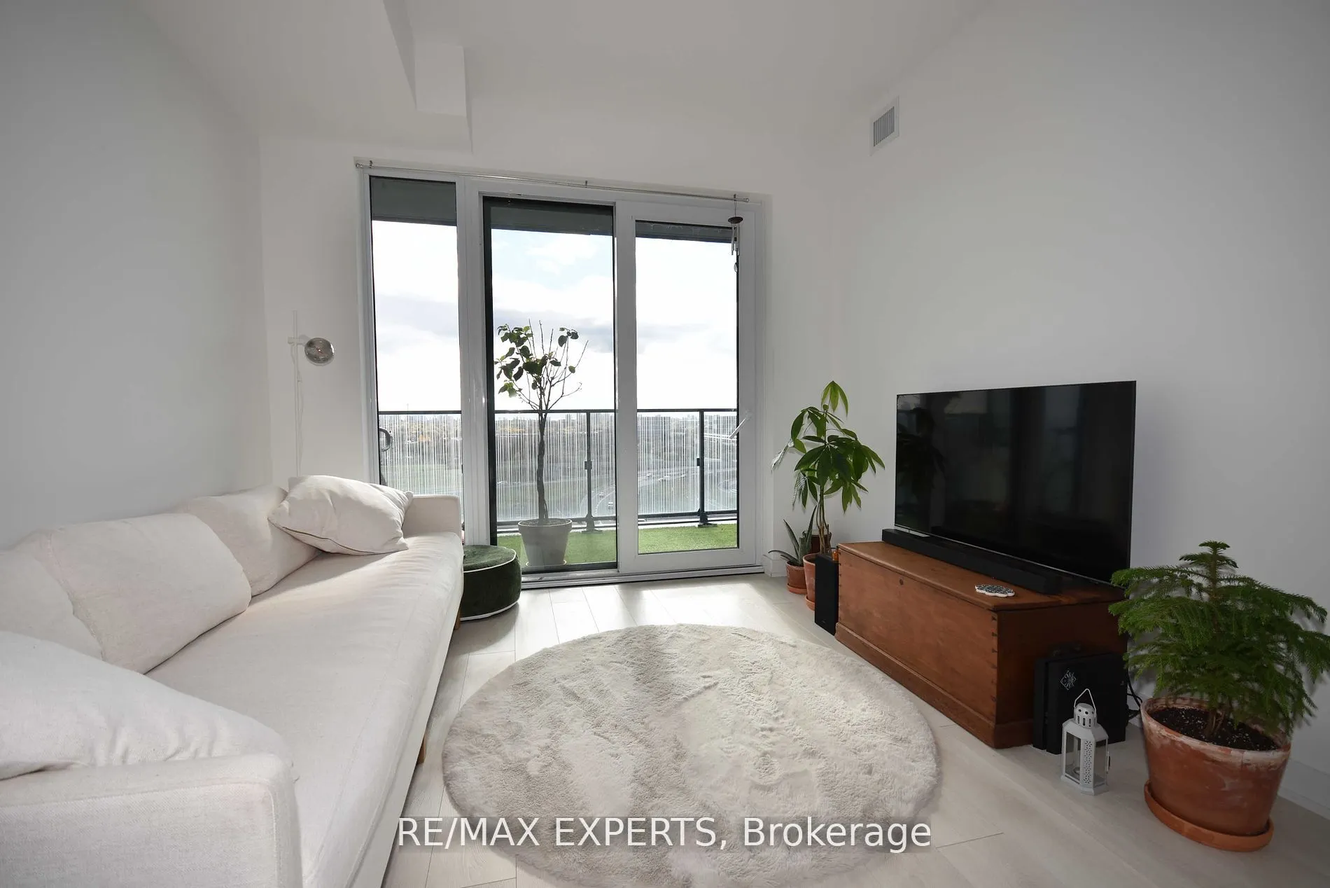 8 Tippett Road, #1507