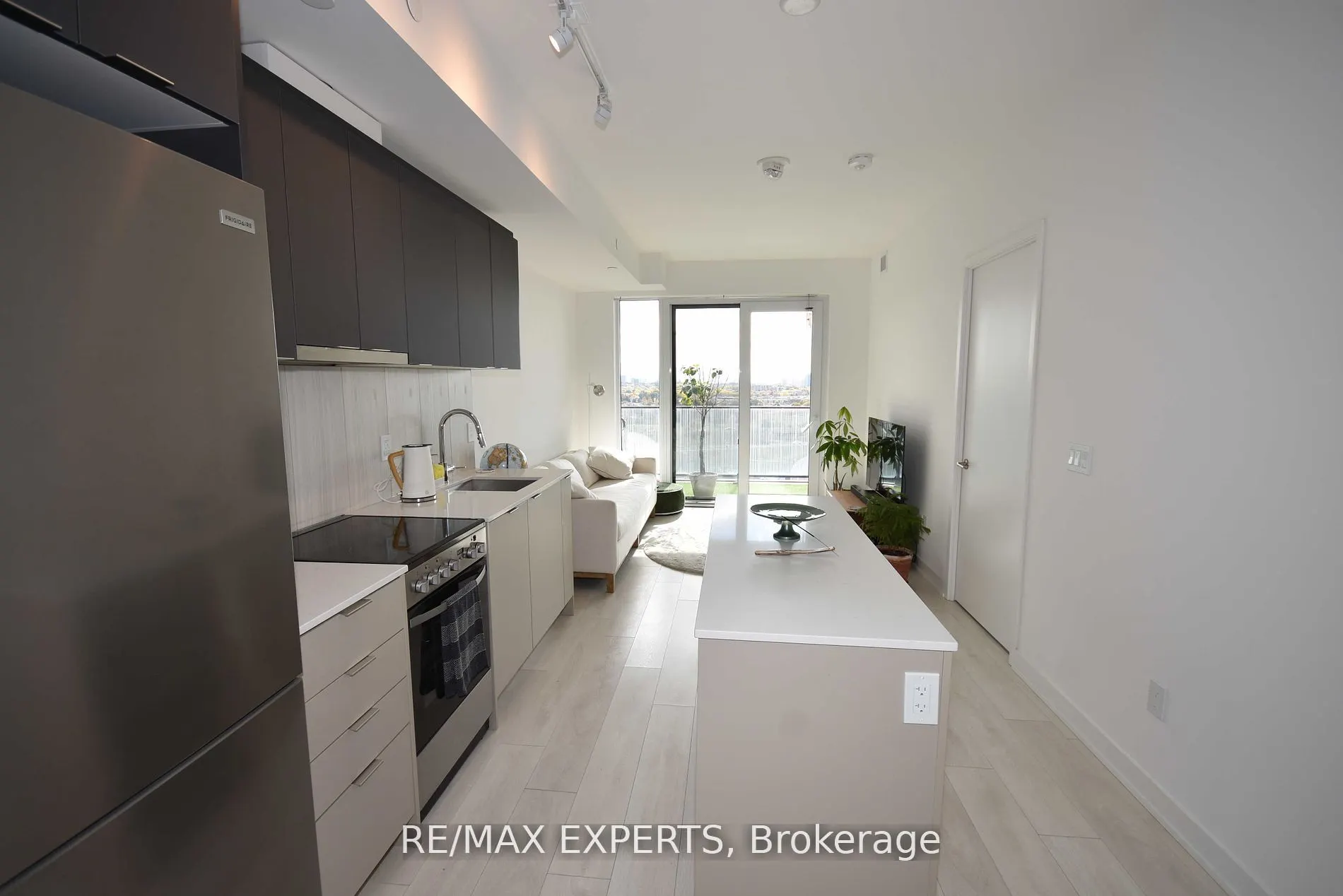 8 Tippett Road, #1507